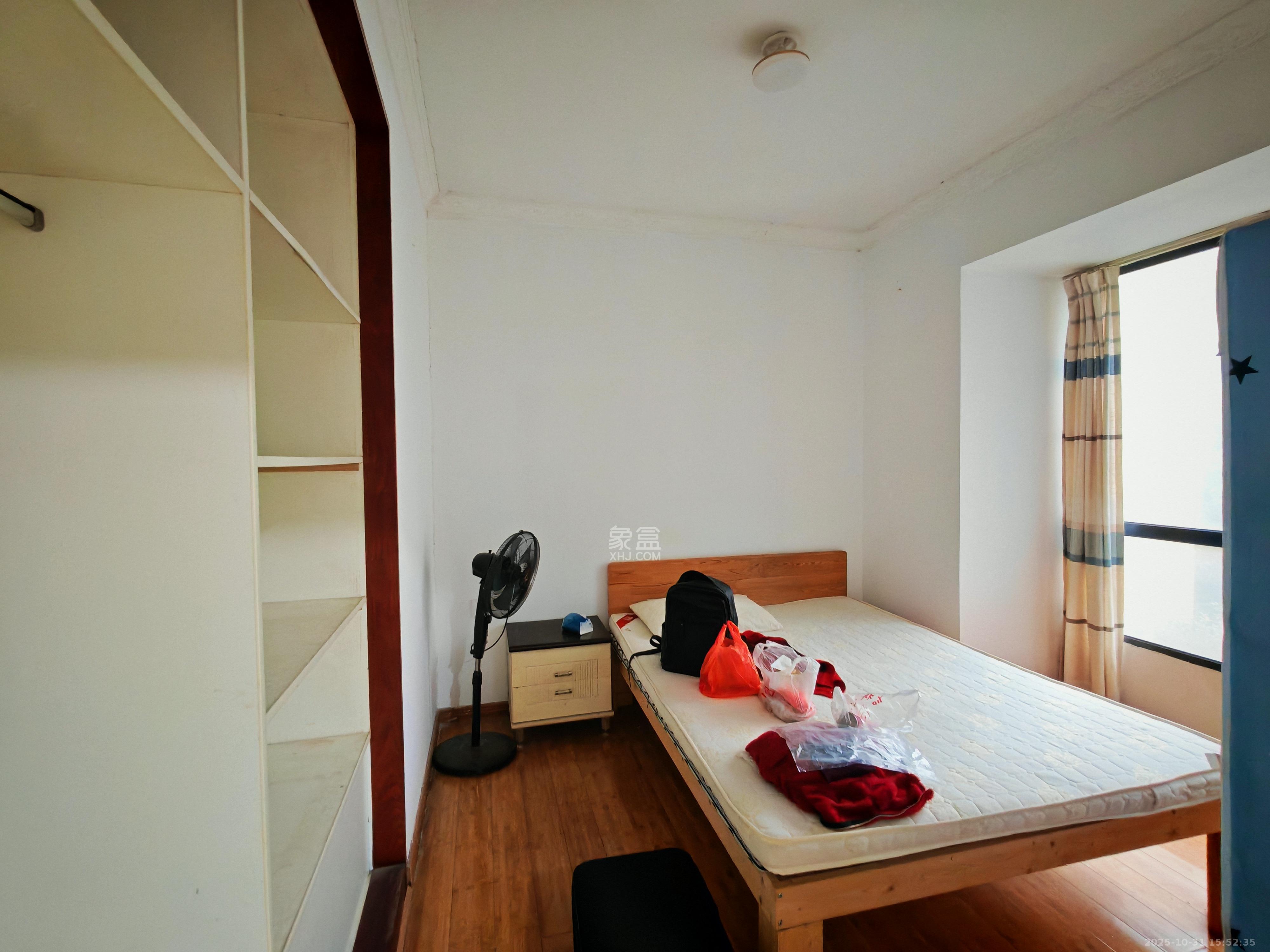 秀峰景园（领秀峰）  3室2厅2卫    1700.0元/月室内图