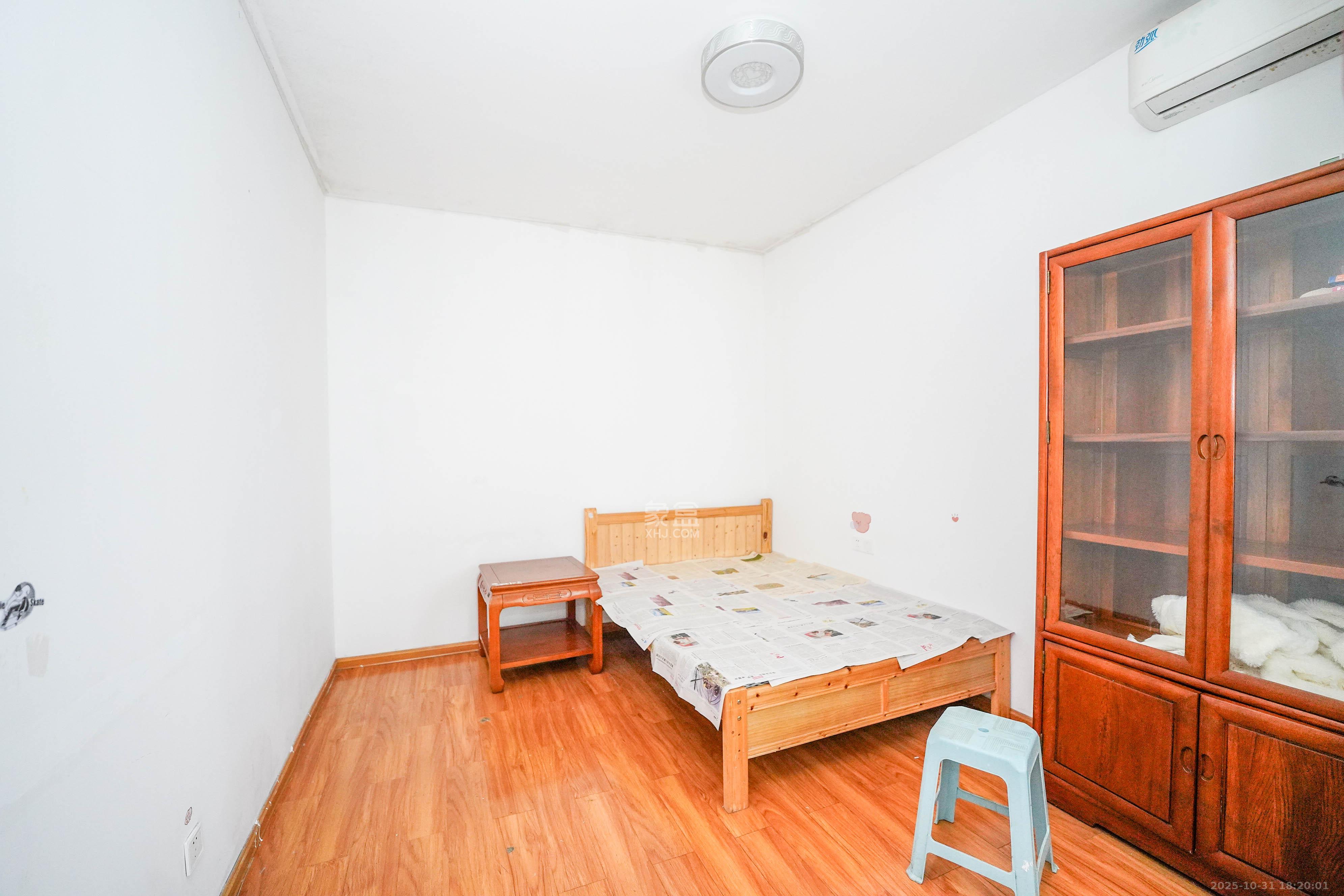 南郡雅园  4室2厅2卫    62.0万卧室