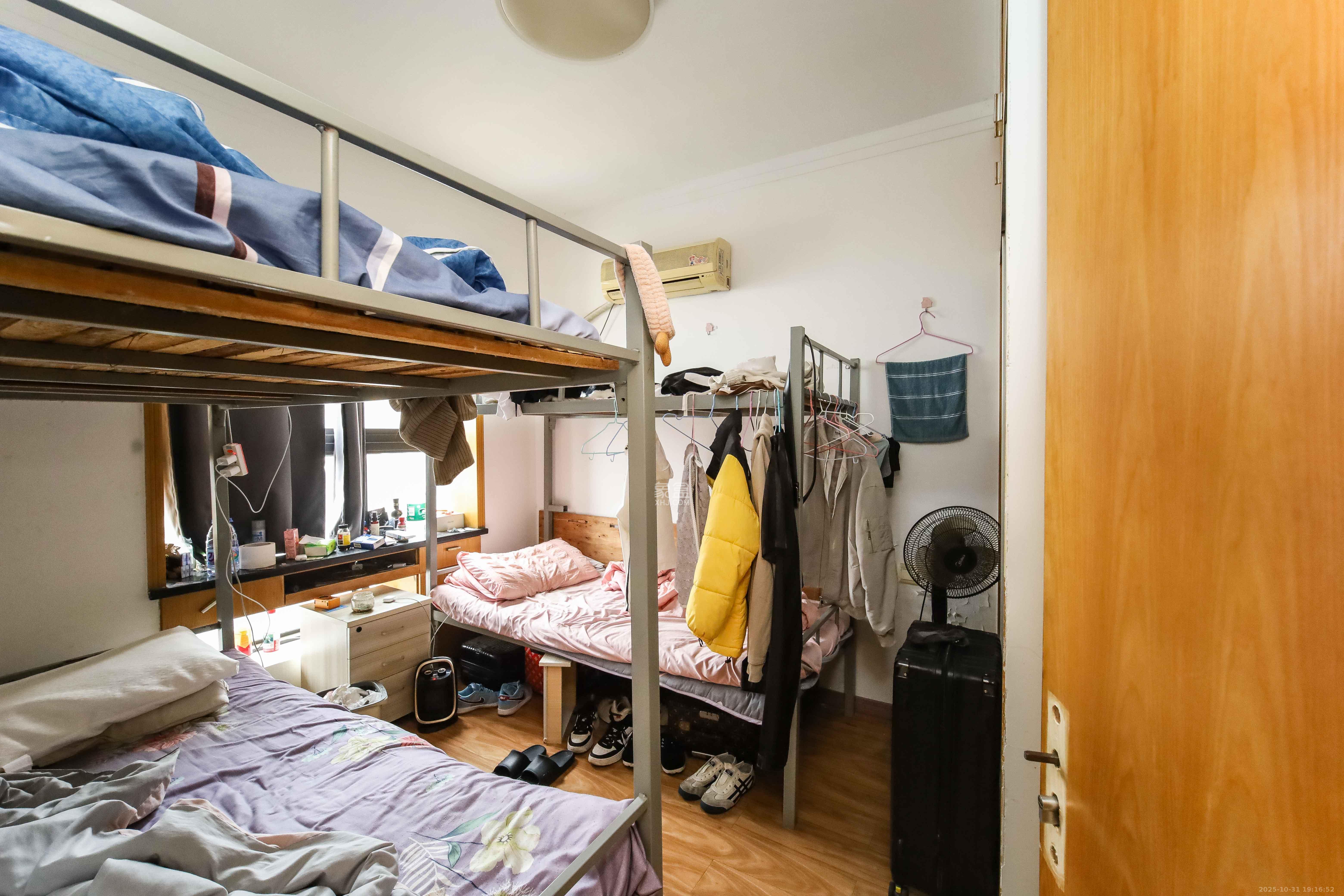 锦湘国际星城三期（锦绣苑）  3室2厅1卫    78.0万卧室