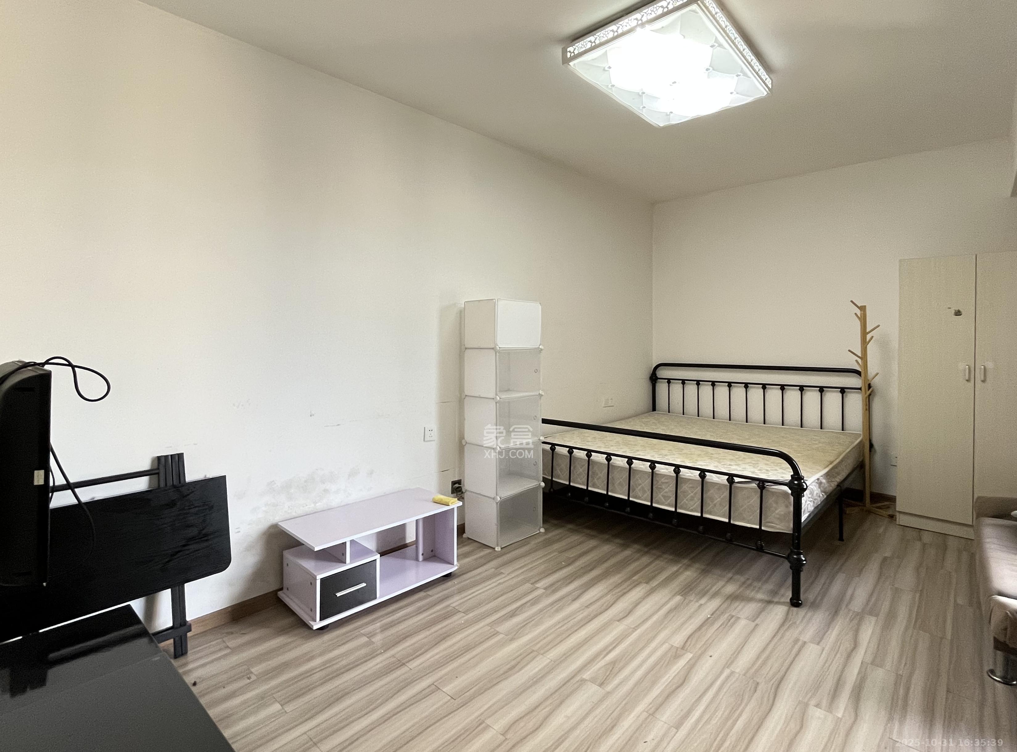 铂宫  1室1厅1卫    1800.0元/月 铂宫  1室1厅1卫    1800.0元/月室内图