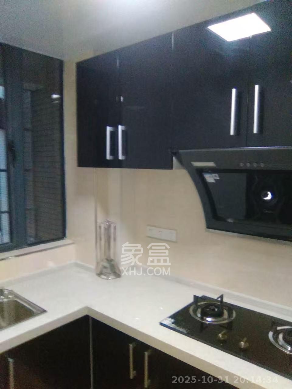 泰龙华府 3室2厅1卫 2500.0元/月 泰龙华府 3室2厅1卫 2500.0元/月室内图