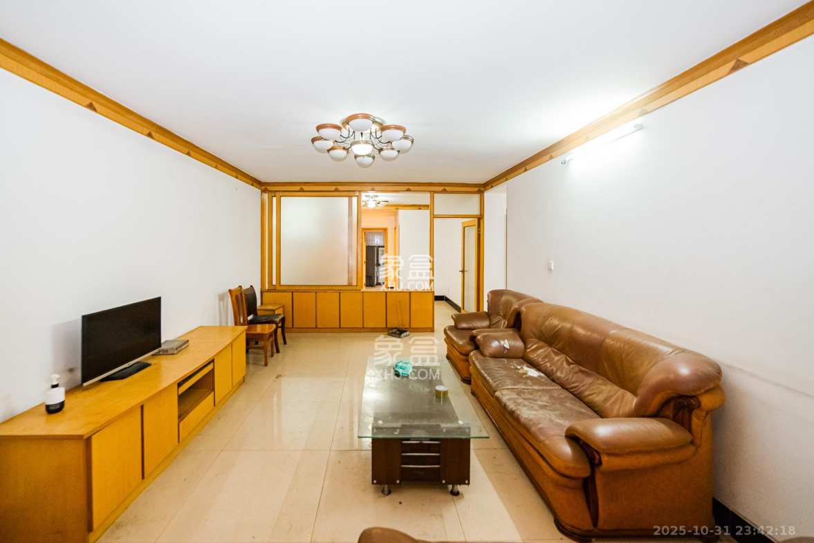 丽都苑 4室2厅2卫 77.0万 丽都苑 4室2厅2卫 77.0万客厅