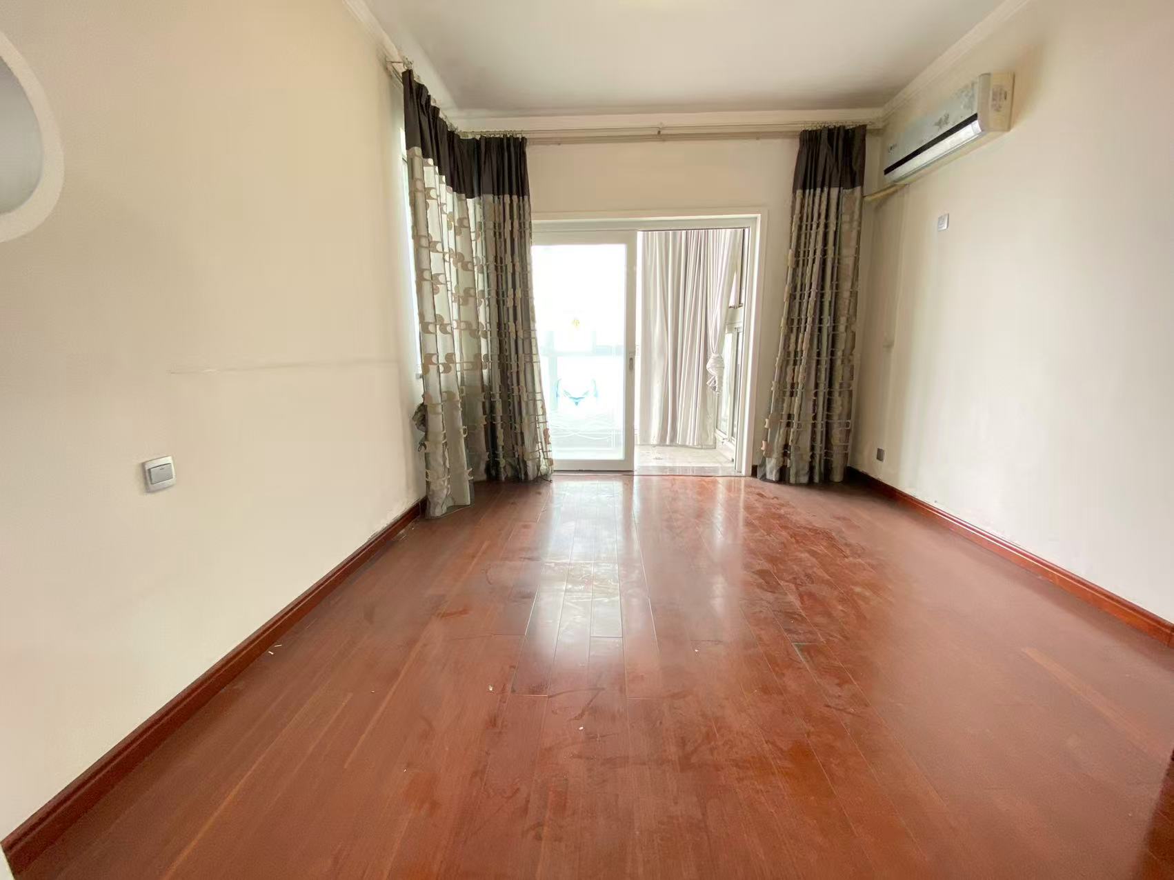 蓝盾景园一期  4室2厅2卫    70.0万 蓝盾景园一期  4室2厅2卫    70.0万室内图