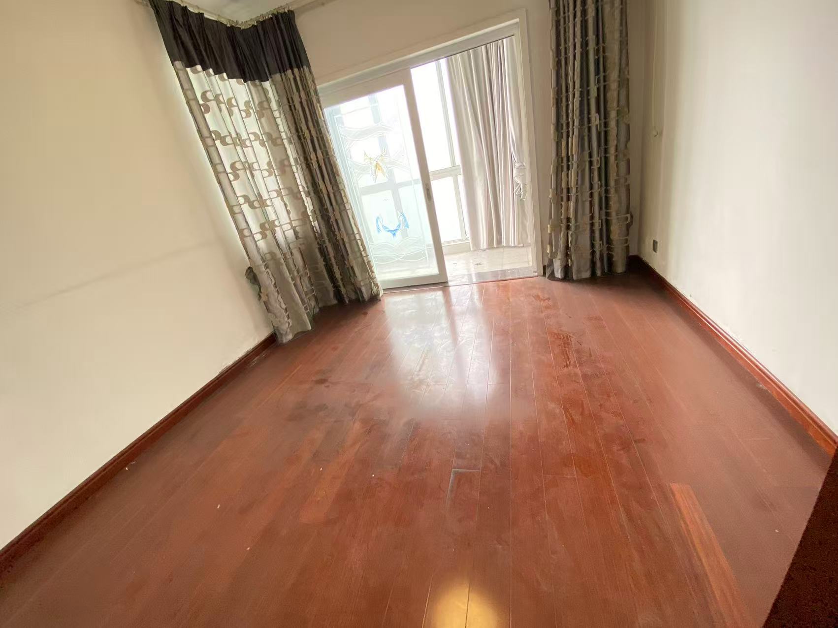 蓝盾景园一期  4室2厅2卫    70.0万 蓝盾景园一期  4室2厅2卫    70.0万室内图