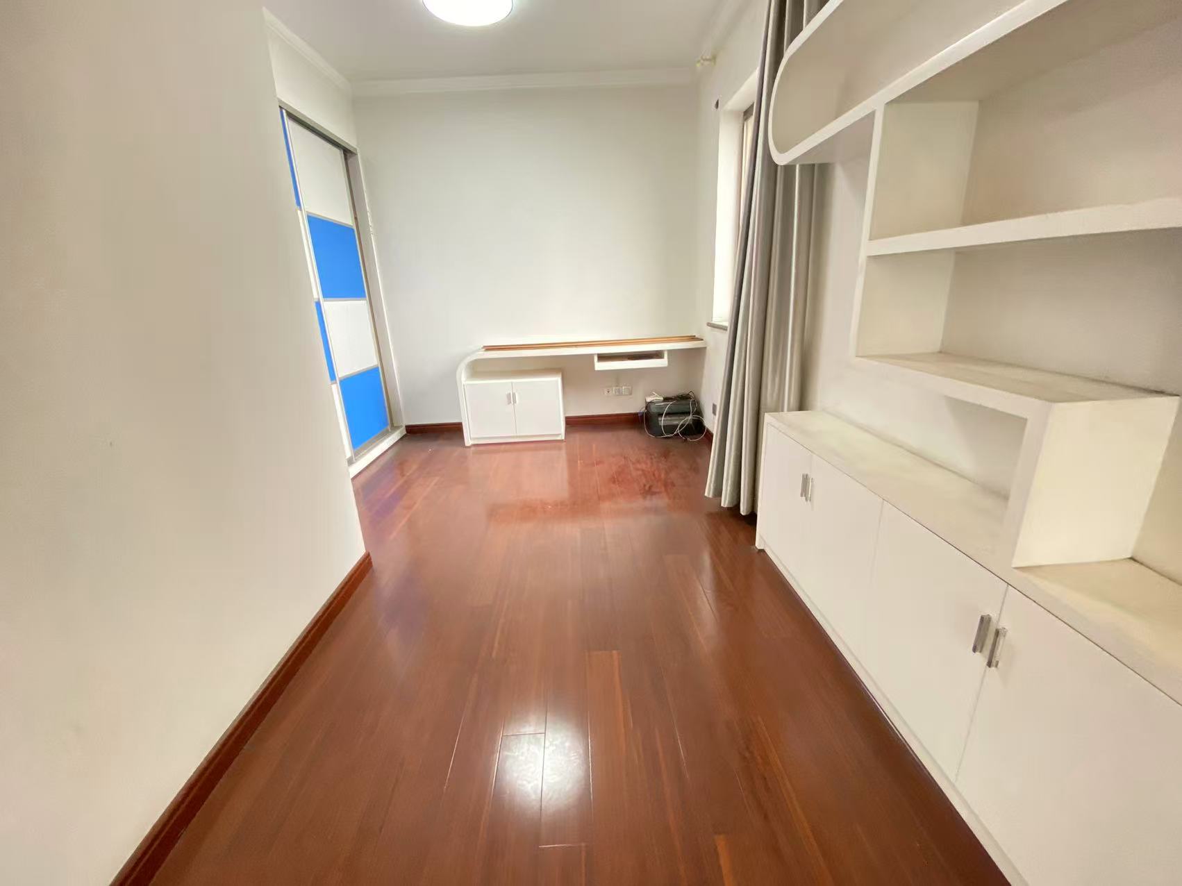 蓝盾景园一期  4室2厅2卫    70.0万 蓝盾景园一期  4室2厅2卫    70.0万室内图