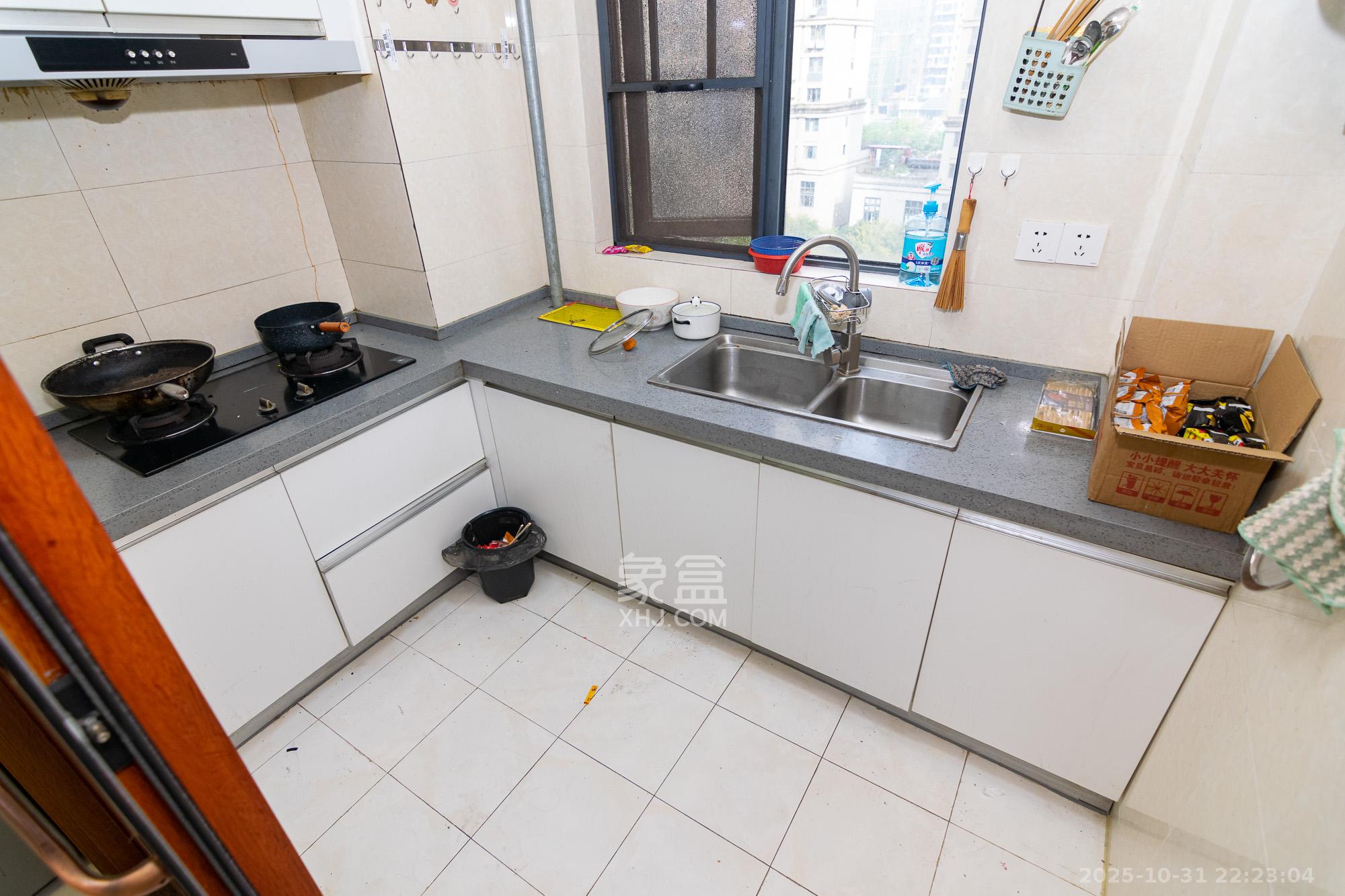 澳海澜庭  3室2厅1卫    60.0万 澳海澜庭  3室2厅1卫    60.0万厨房