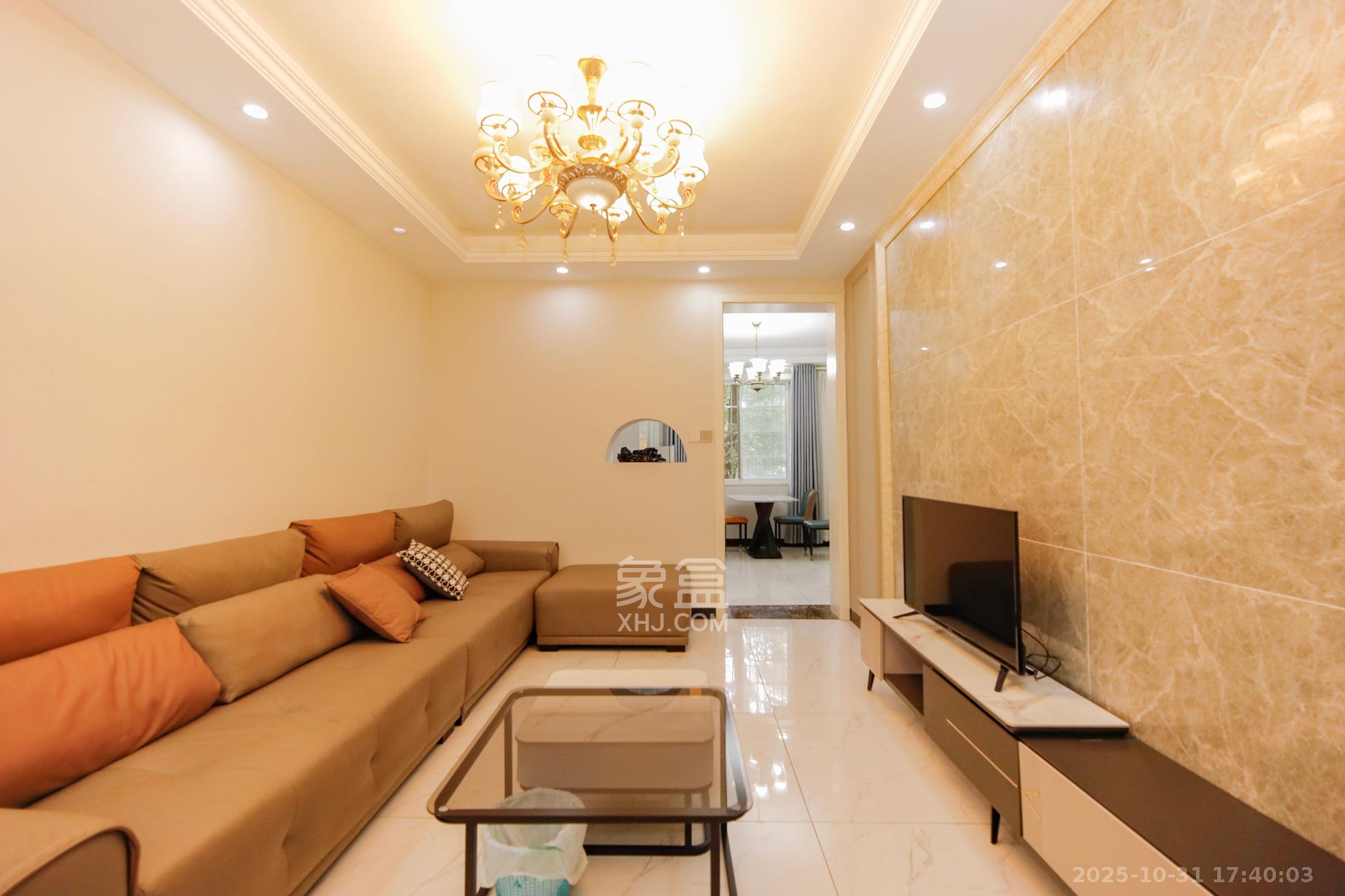 三印宿舍  2室2厅1卫    55.8万客厅