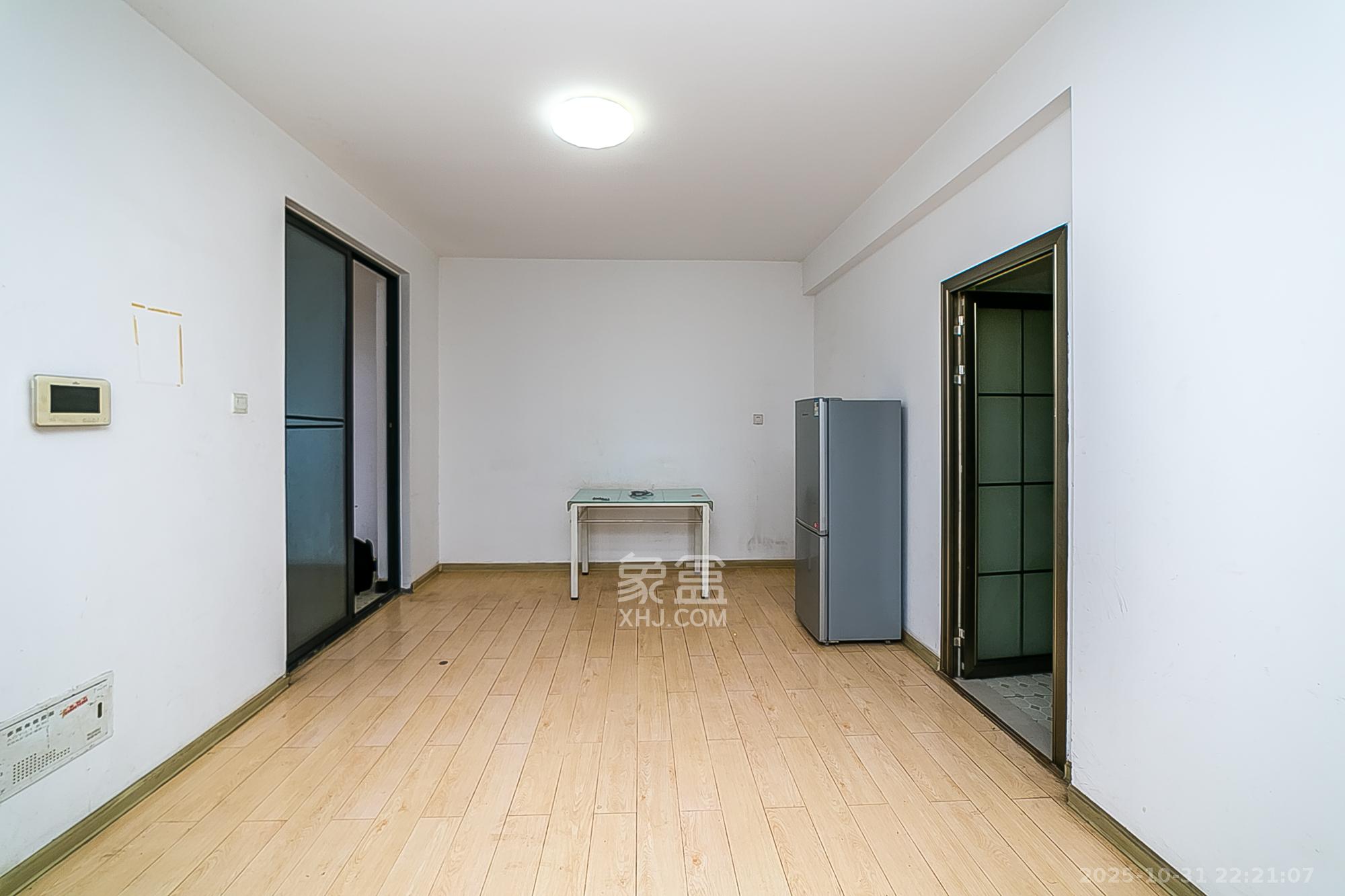 金域南外滩（望江佳园）  1室2厅3卫    266.0万客厅