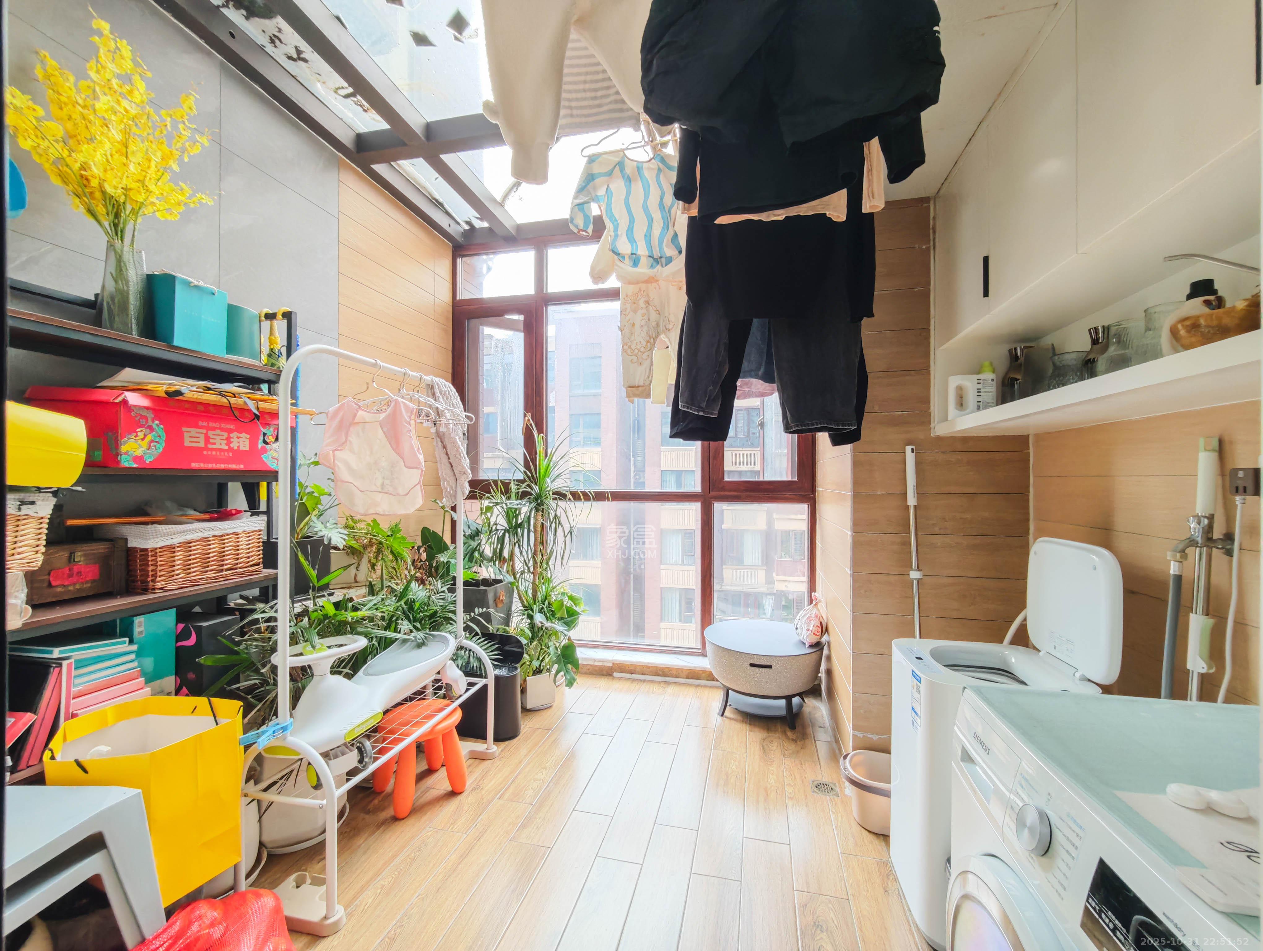 保利城（中航城国际社区、郡原美村）  4室2厅2卫    178.0万阳台