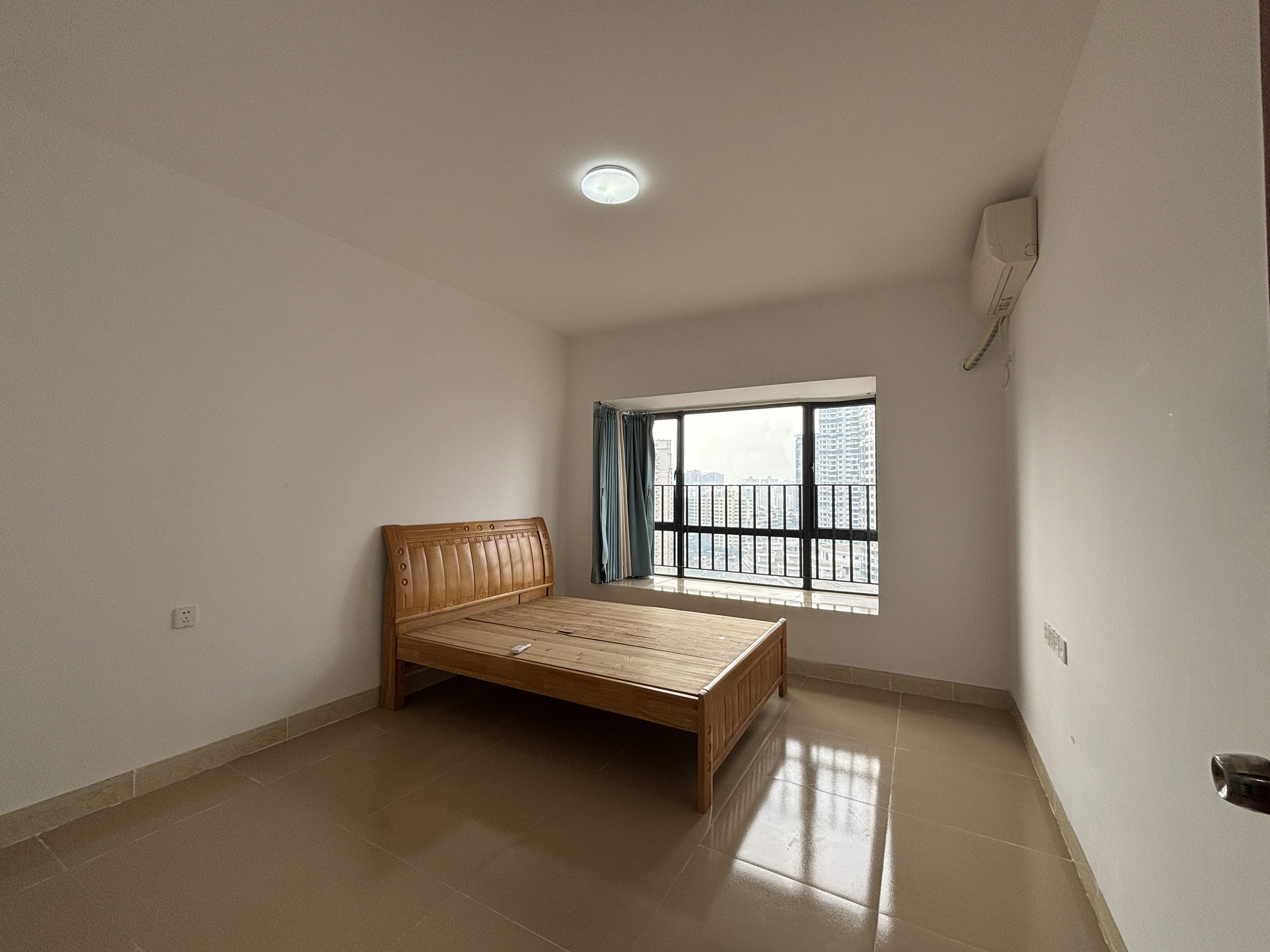 冠盛天泽园  3室2厅1卫    2600.0元/月 冠盛天泽园  3室2厅1卫    2600.0元/月室内图