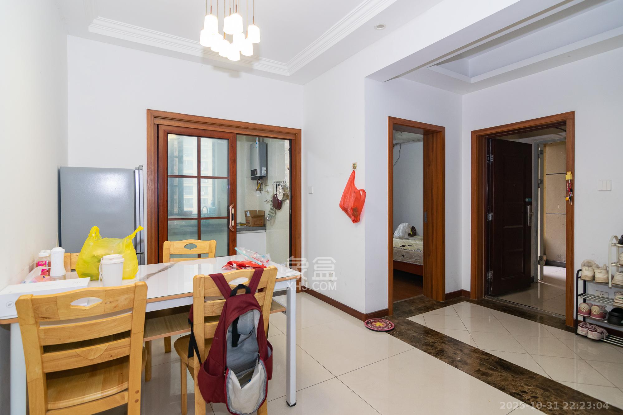 澳海澜庭  3室2厅1卫    60.0万客厅