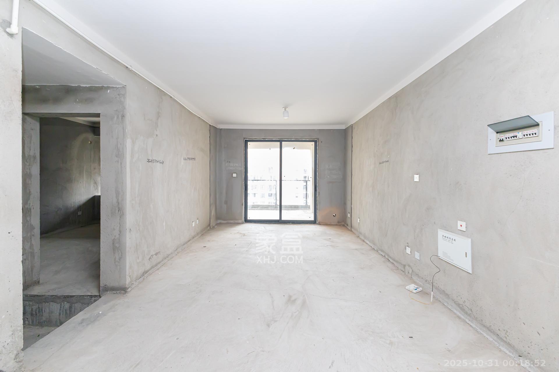 明发阅江悦府 2室2厅1卫 63.0万 明发阅江悦府 2室2厅1卫 63.0万客厅