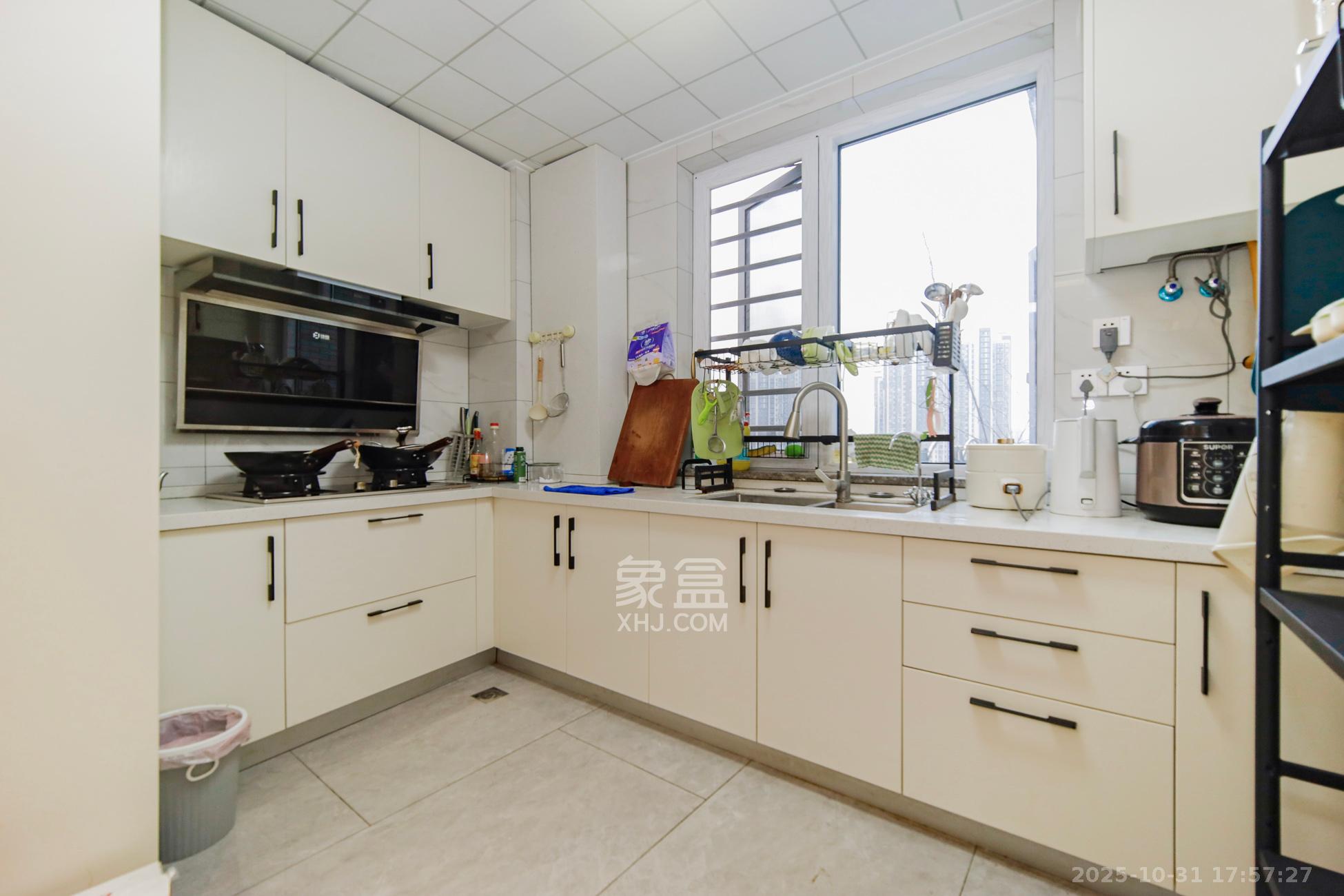 中建桂苑  3室2厅1卫    108.0万厨房