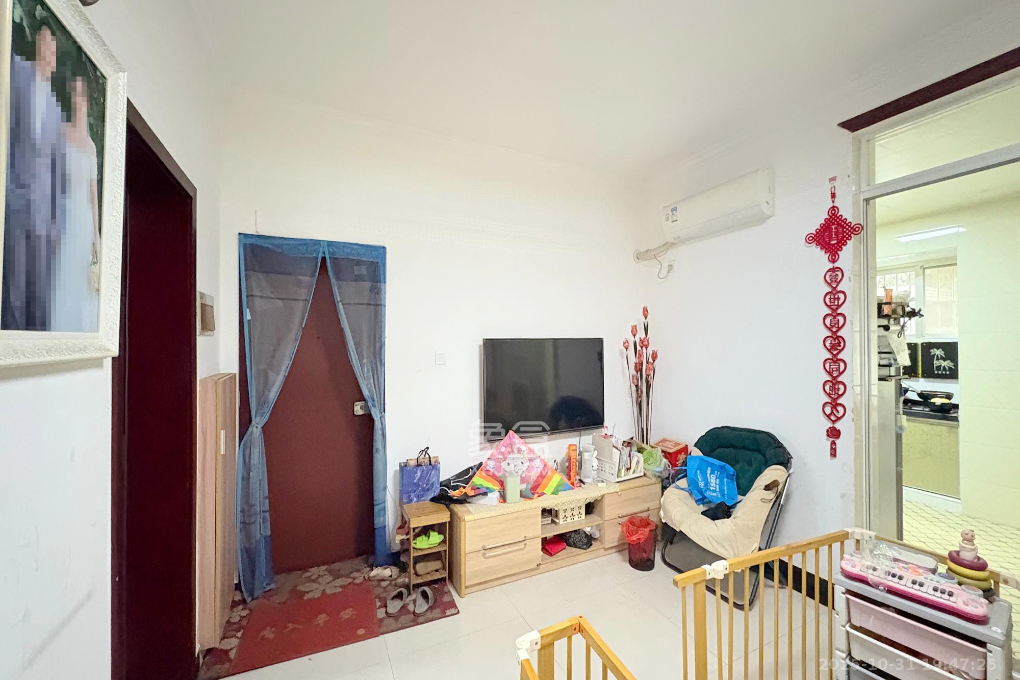 丝茅冲邮电二巷  2室2厅1卫    58.8万 丝茅冲邮电二巷  2室2厅1卫    58.8万客厅