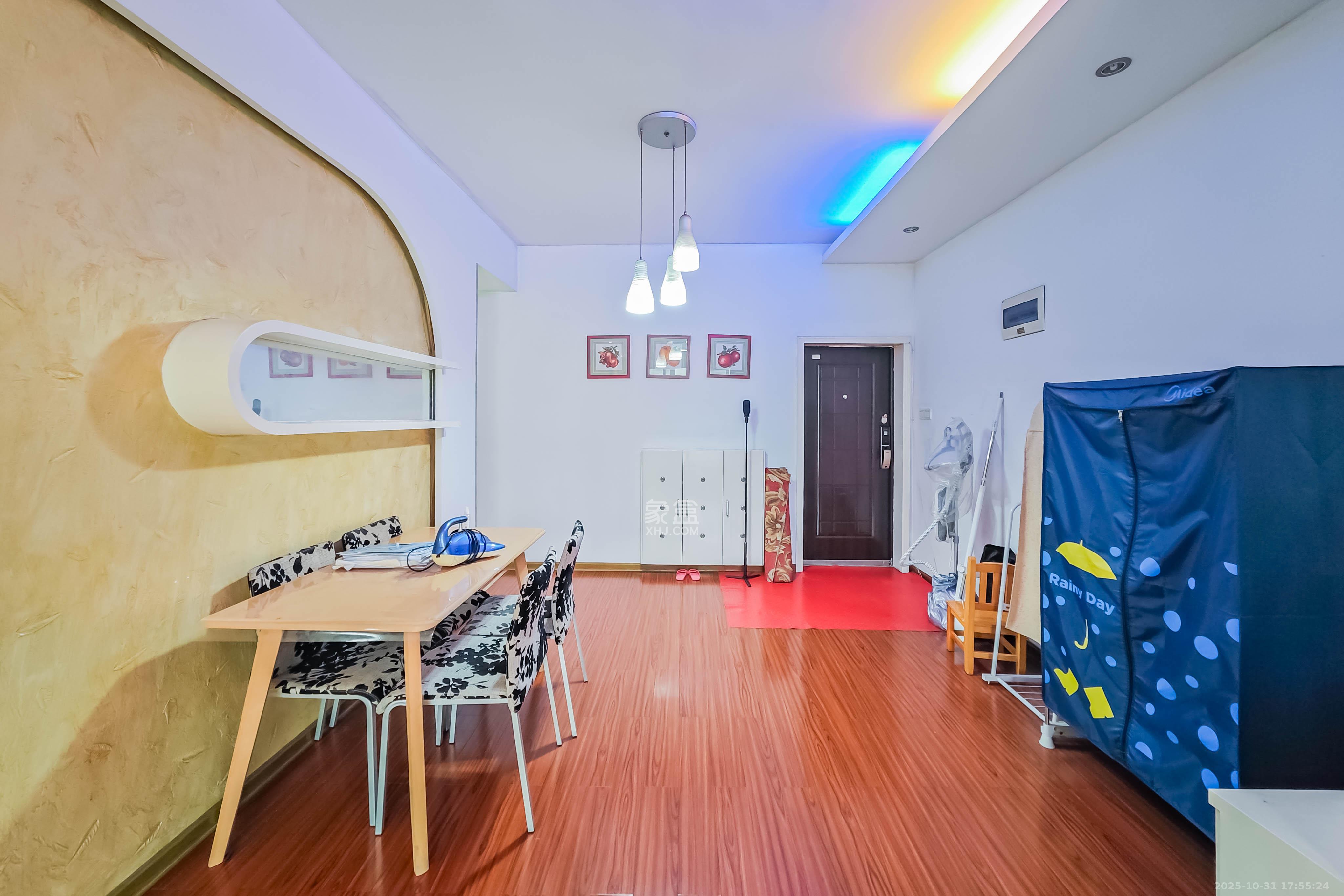 白沙湾嘉园  2室2厅1卫    85.0万客厅