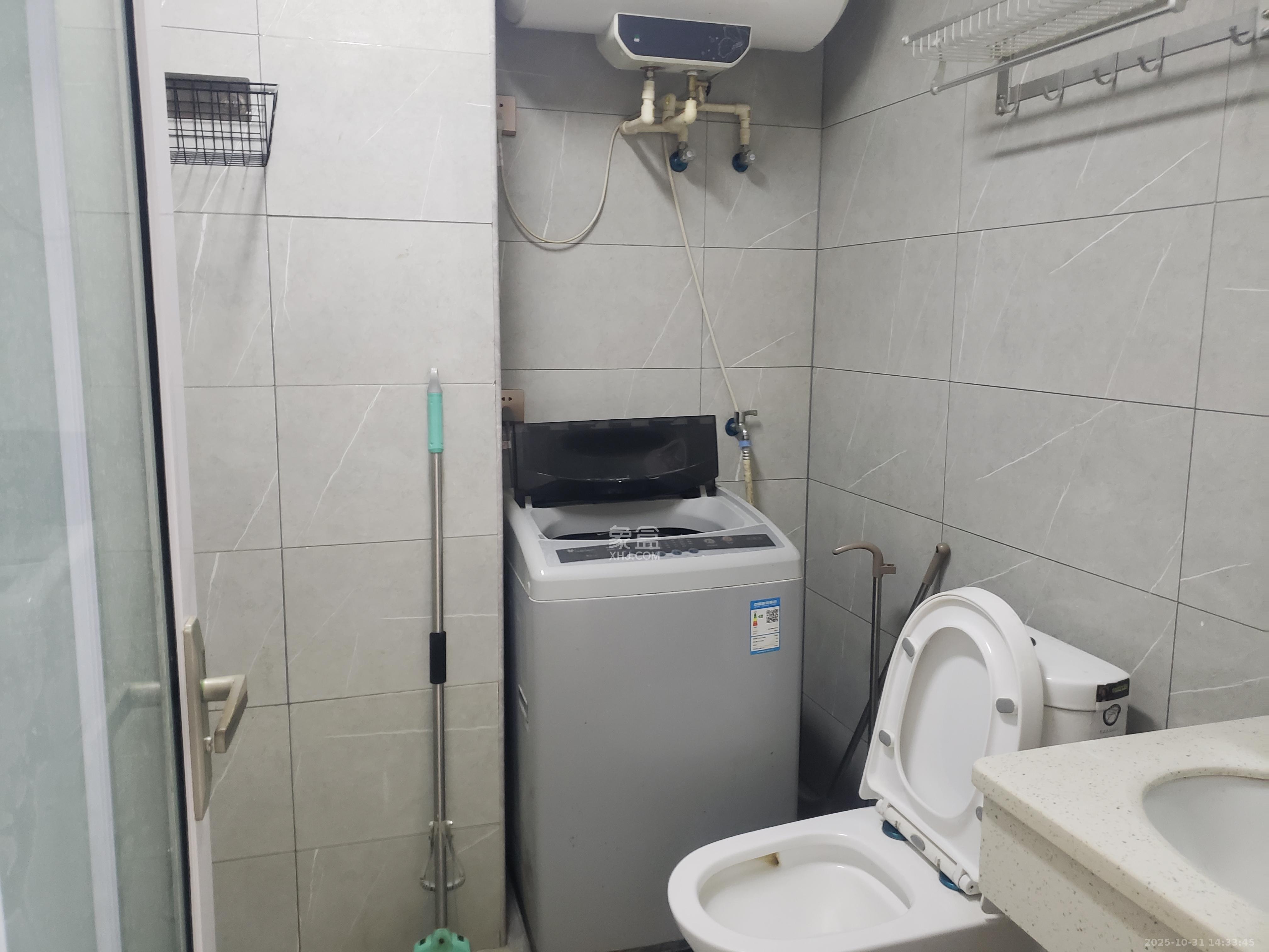 新世界广场  1室1厅1卫    1300.0元/月室内图