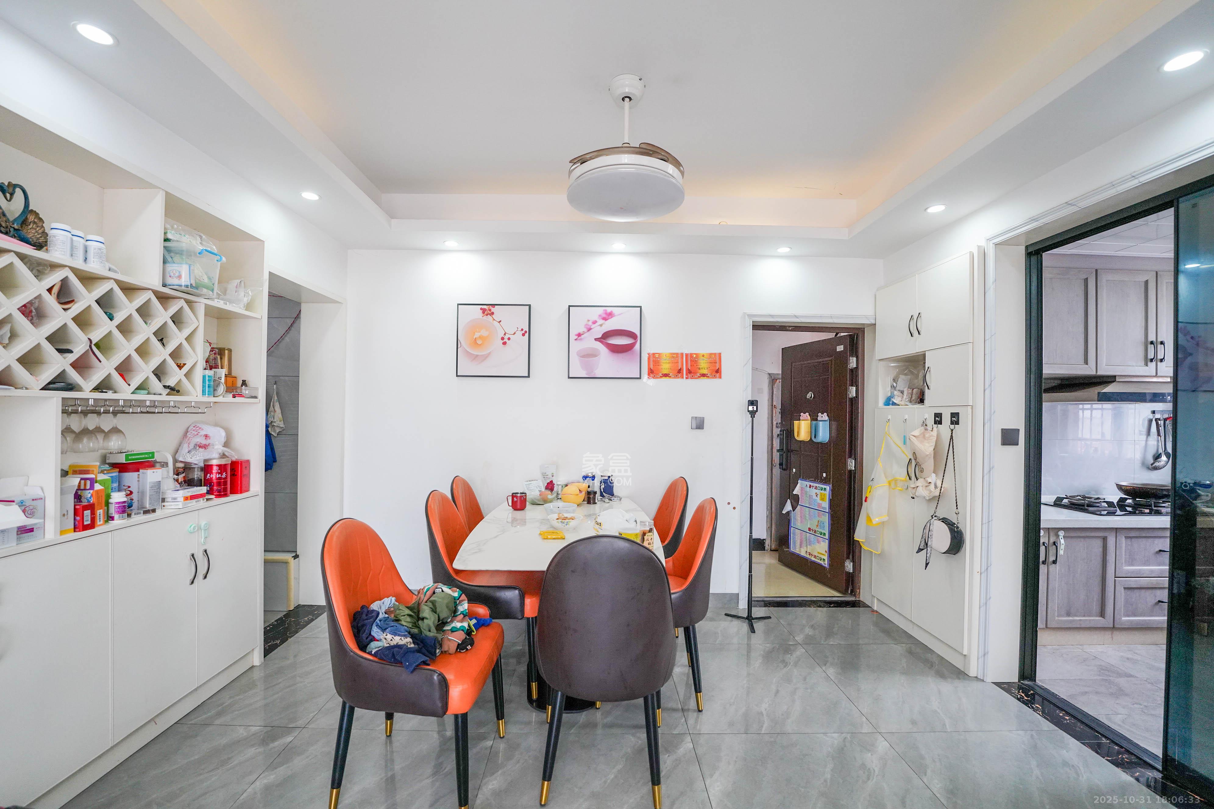 理工大学职工单位房青年汇 2室2厅1卫 65.0万 理工大学职工单位房青年汇 2室2厅1卫 65.0万客厅