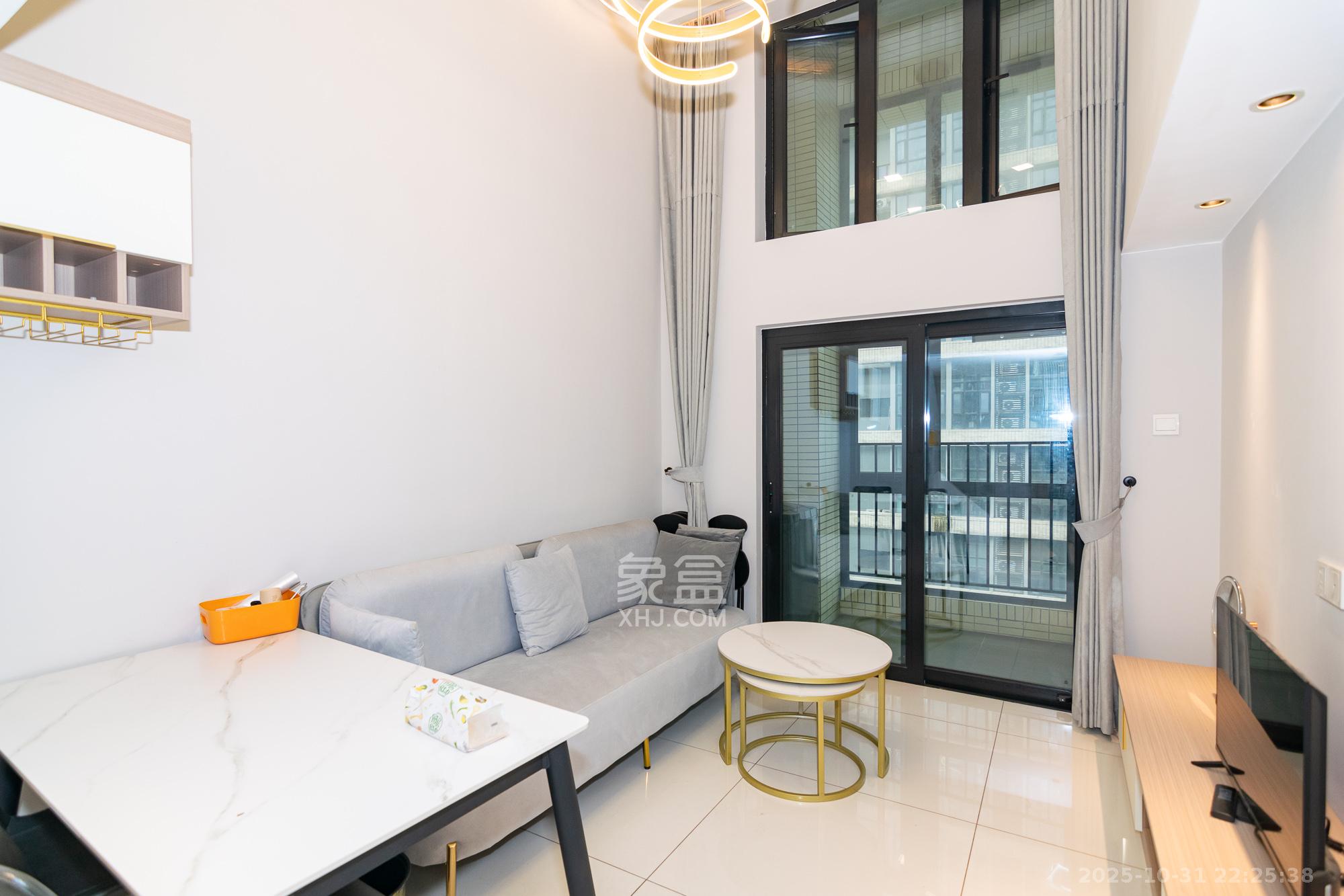 时代年华  3室2厅2卫    40.0万客厅