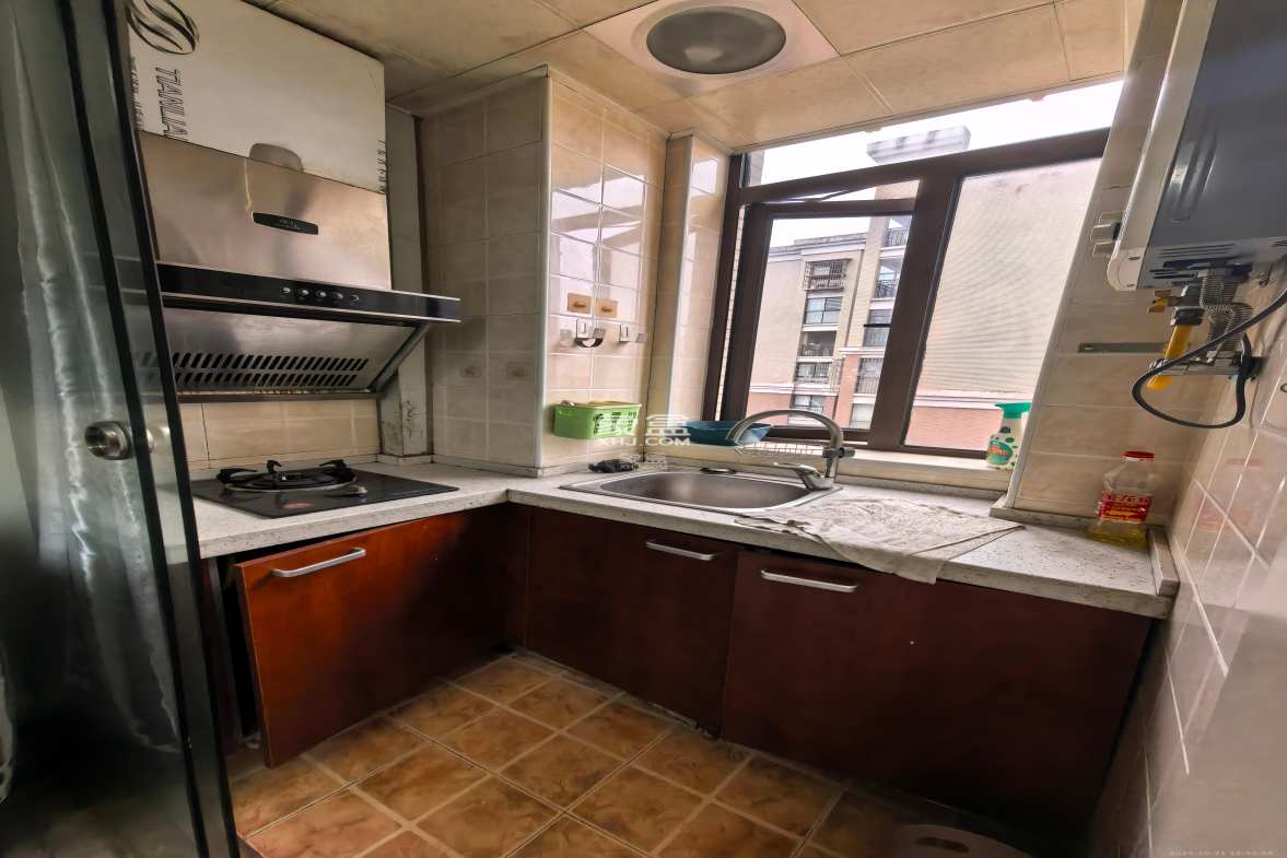 水岸世景  1室1厅1卫    1200.0元/月 水岸世景  1室1厅1卫    1200.0元/月室内图1