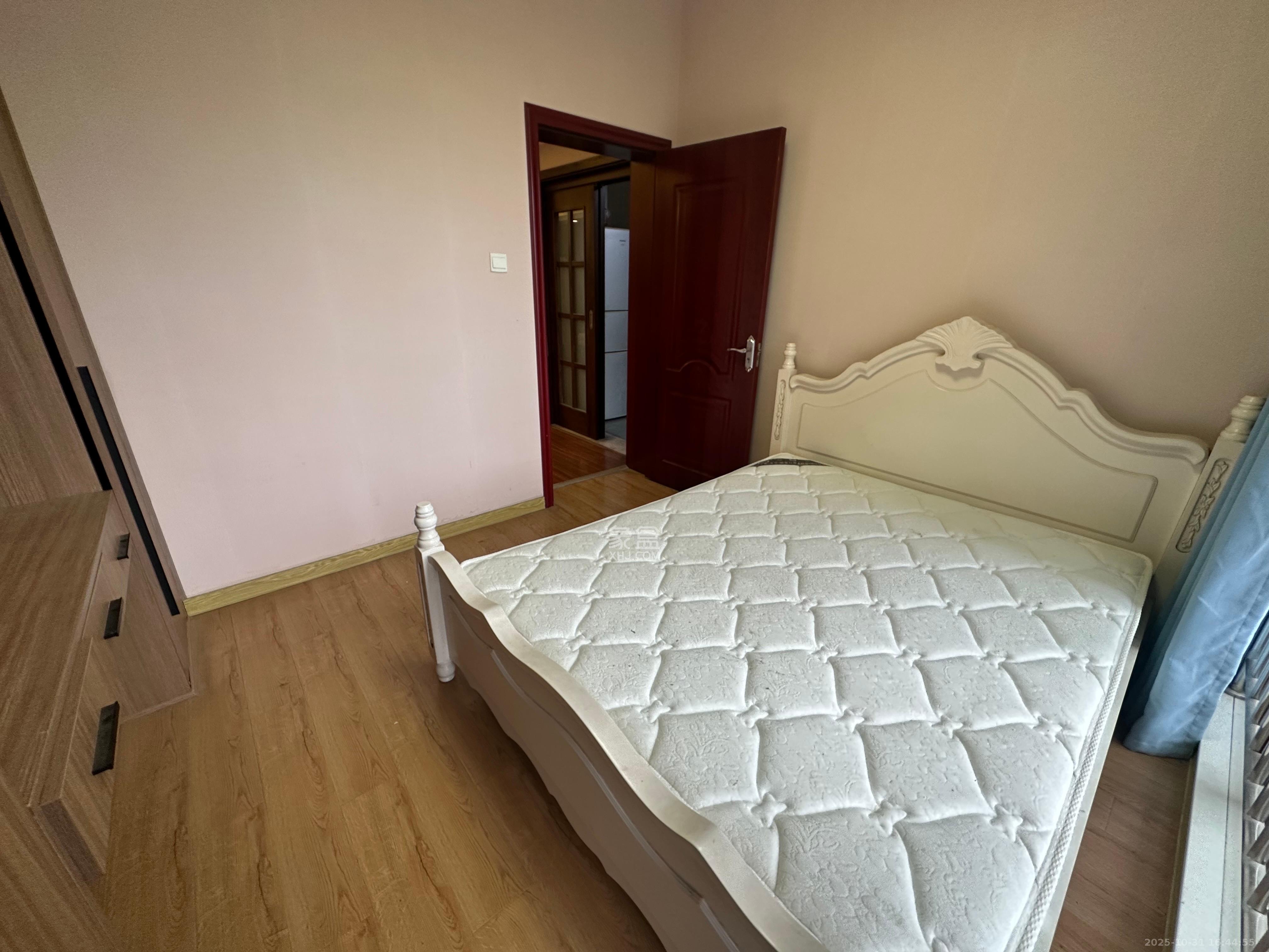 荣泰广场 3室2厅2卫 2500.0元/月 荣泰广场 3室2厅2卫 2500.0元/月室内图