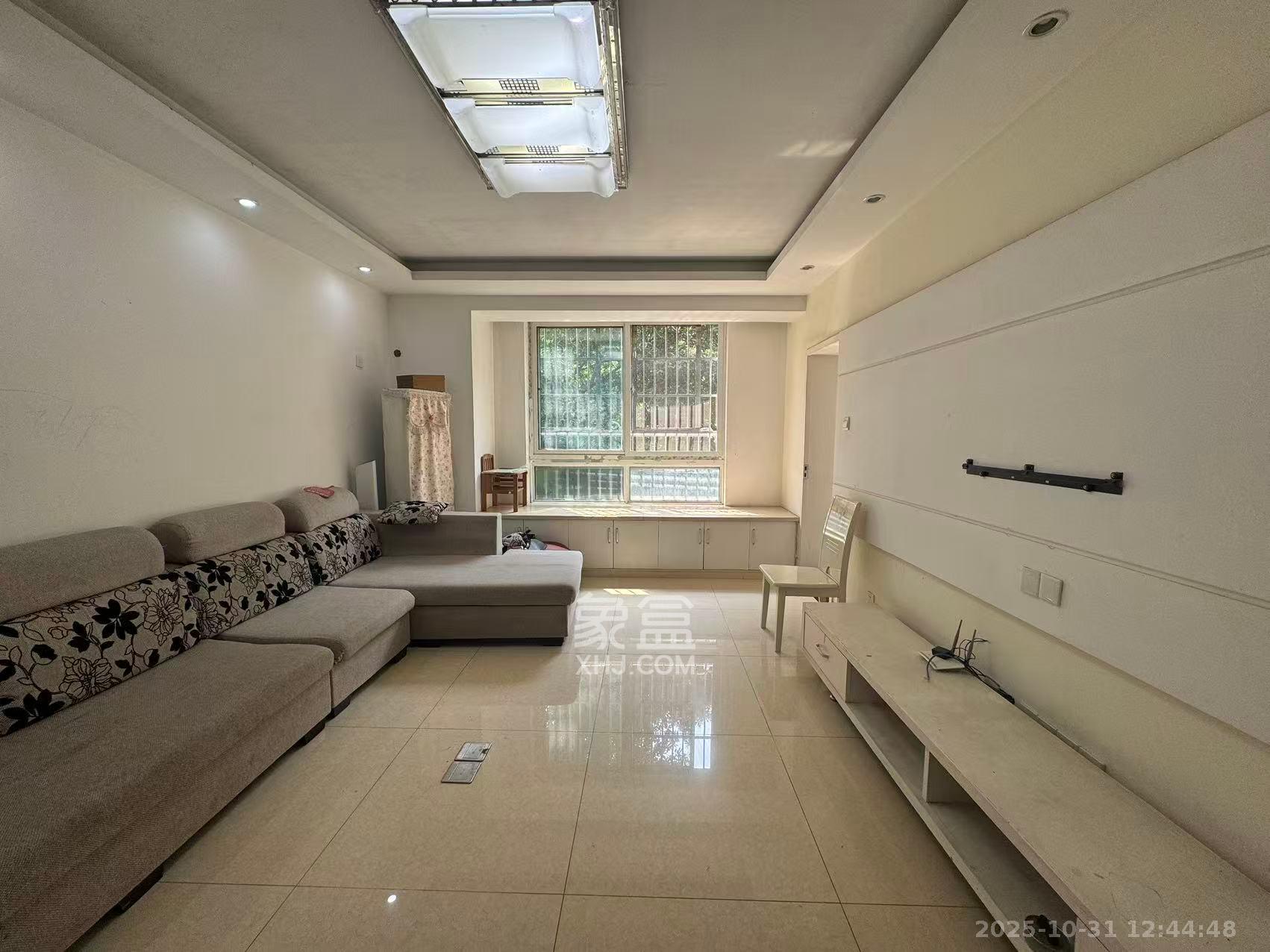 山水湾  3室2厅1卫    1600.0元/月