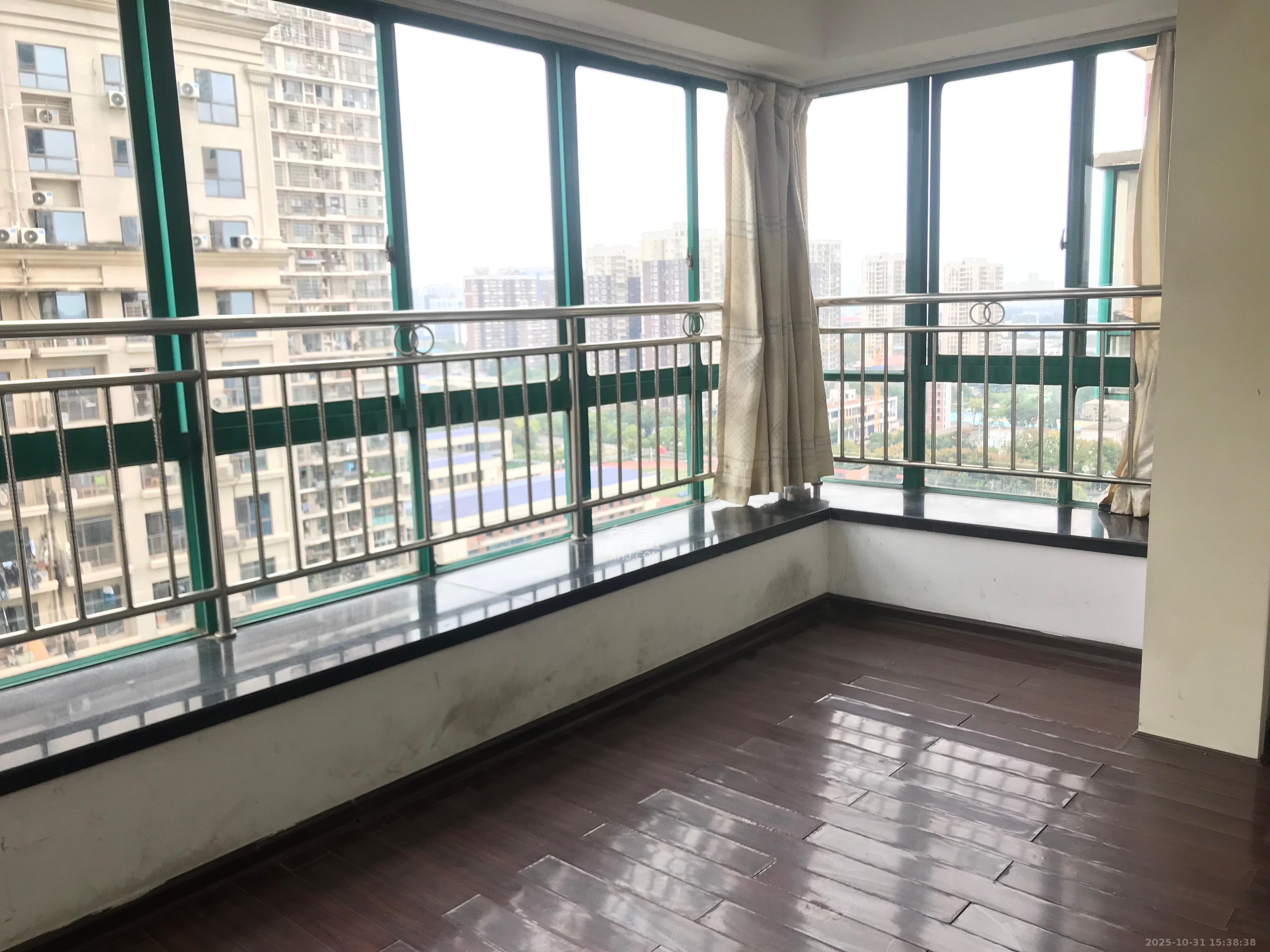 明城公寓  4室2厅2卫    2500.0元/月室内图