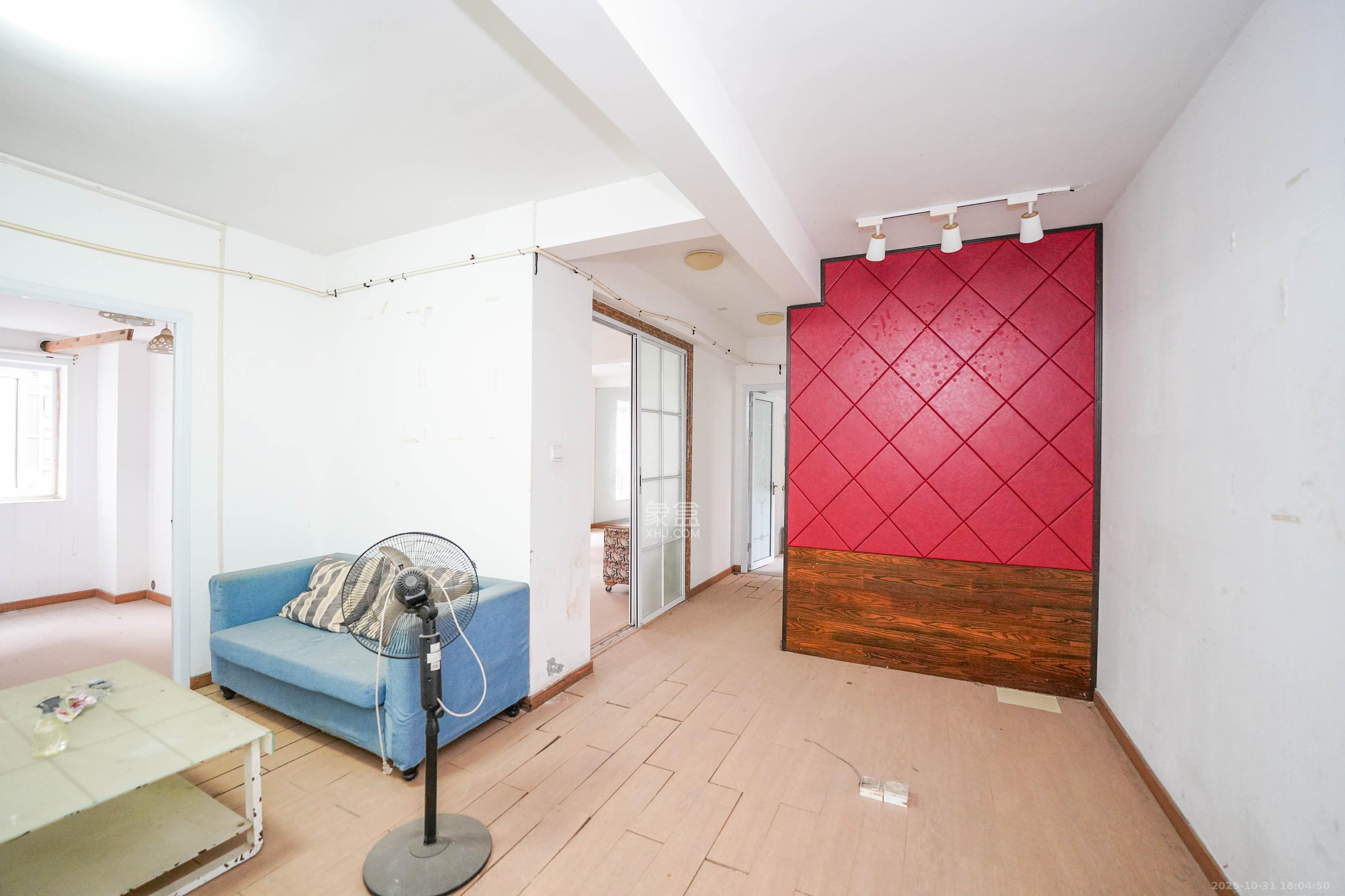 丽发新城 3室2厅2卫 82.8万 丽发新城 3室2厅2卫 82.8万客厅