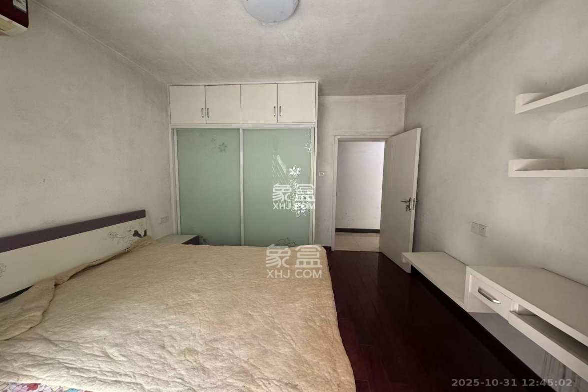 山水湾 3室2厅1卫 1600.0元/月 山水湾 3室2厅1卫 1600.0元/月室内图