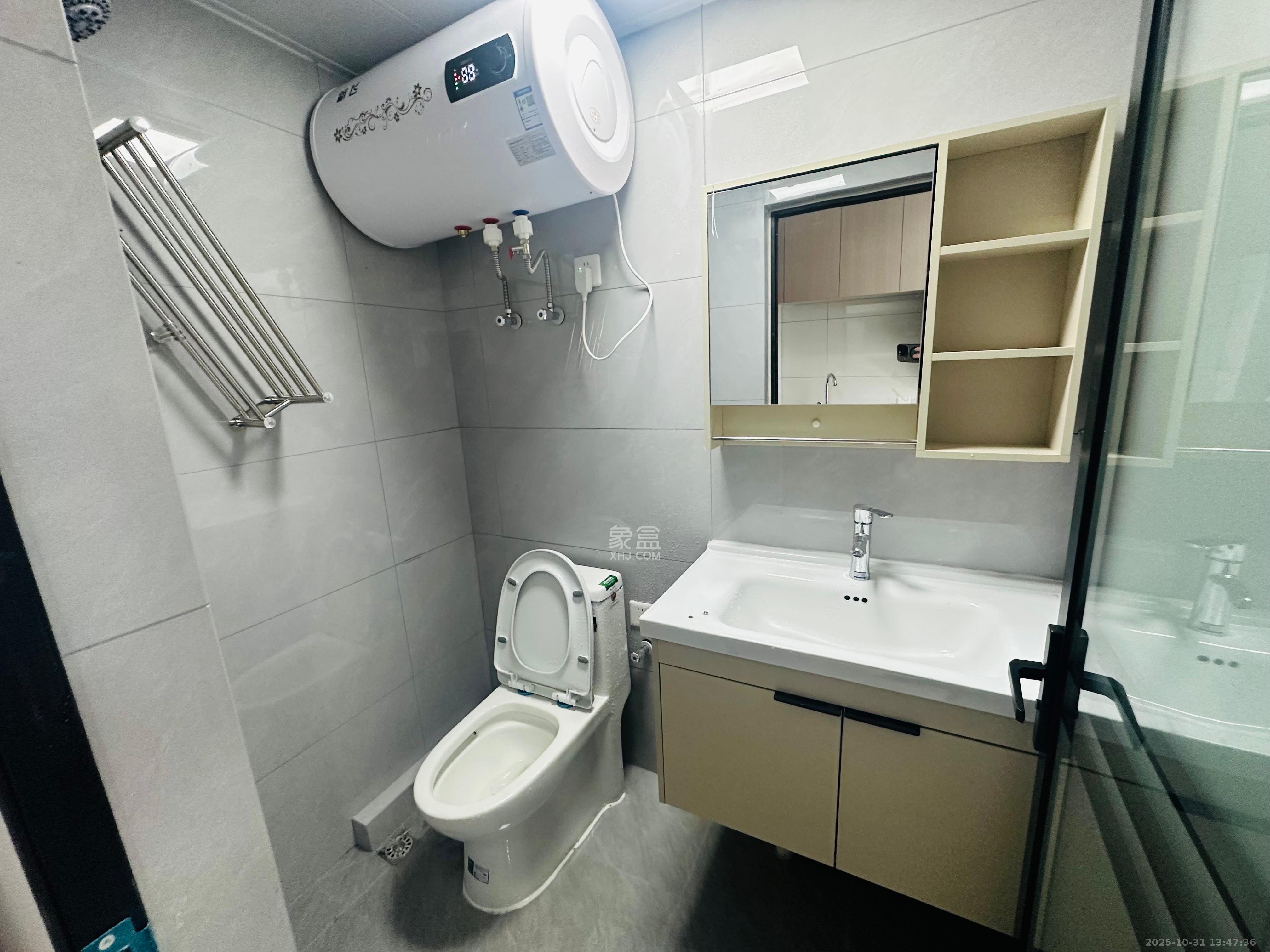 保利中环广场(保利中悦苑) 1室1厅1卫 1600.0元/月 保利中环广场(保利中悦苑) 1室1厅1卫 1600.0元/月室内图