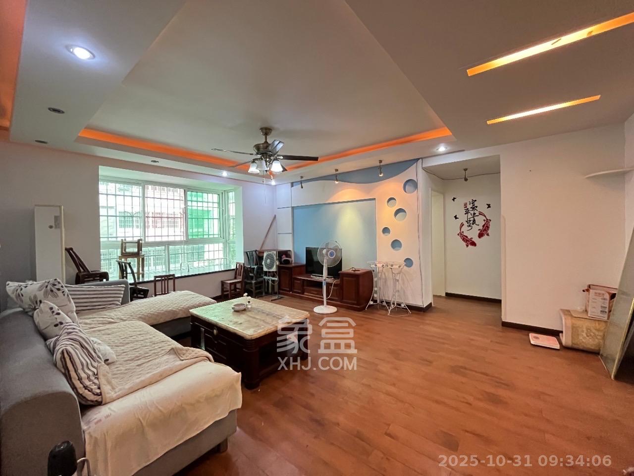 恩瑞麓山名园（龙王港小区）  3室2厅2卫    2300.0元/月室内图