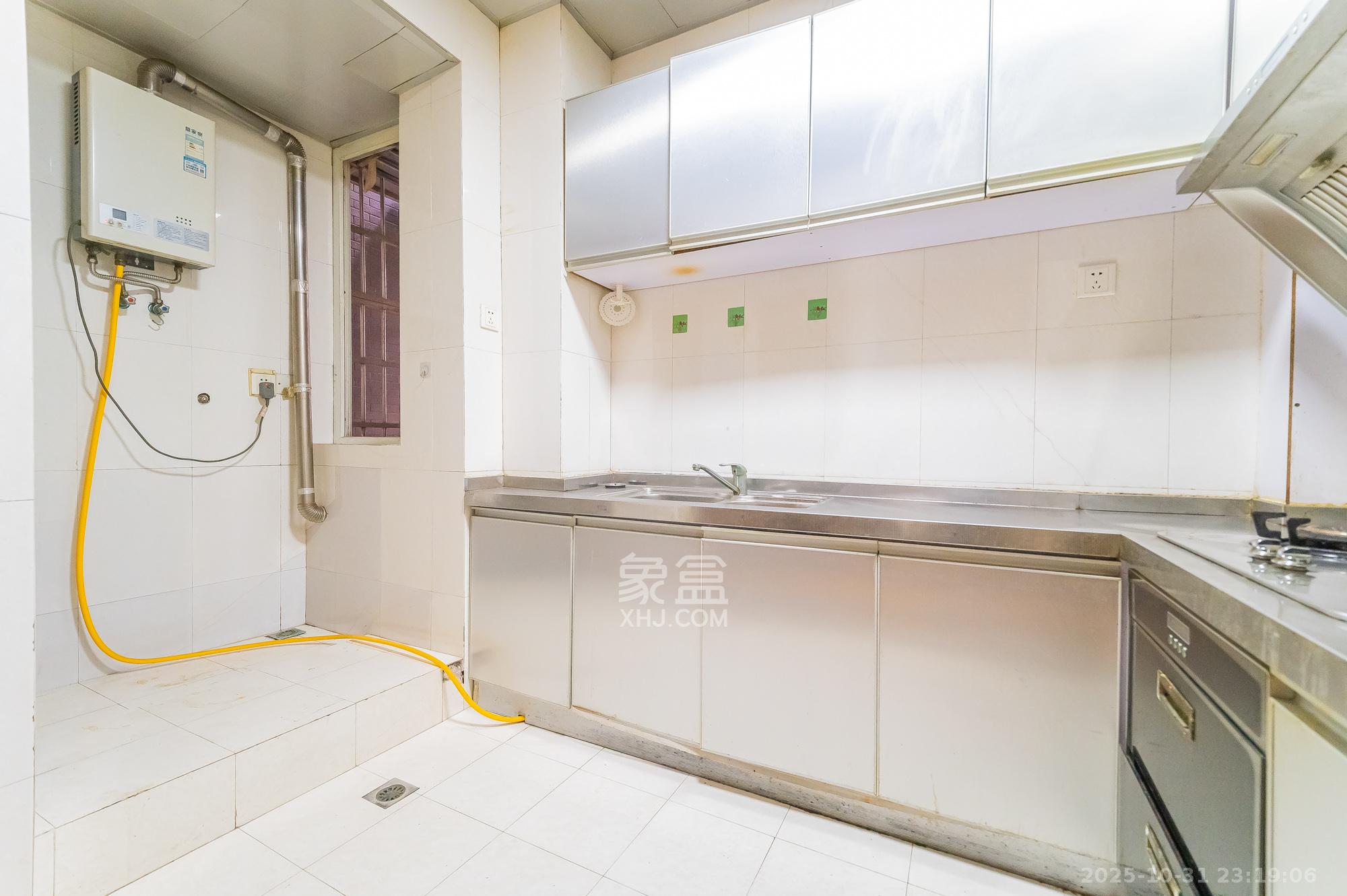 景上鑫苑  3室2厅1卫    56.0万 景上鑫苑  3室2厅1卫    56.0万厨房