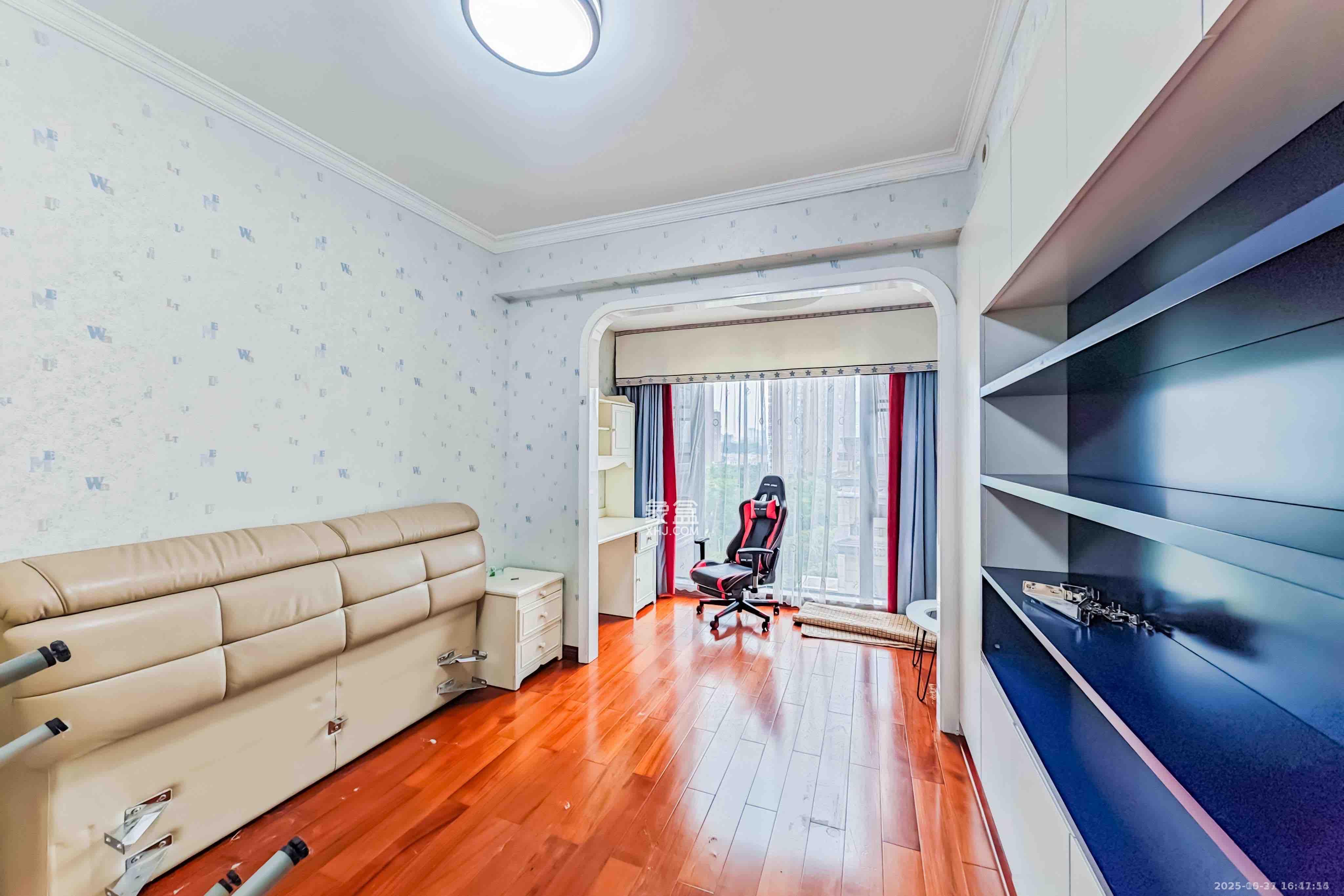 京武浪琴山一、二期  4室1厅2卫    10000.0元/月 京武浪琴山一、二期  4室1厅2卫    10000.0元/月室内图