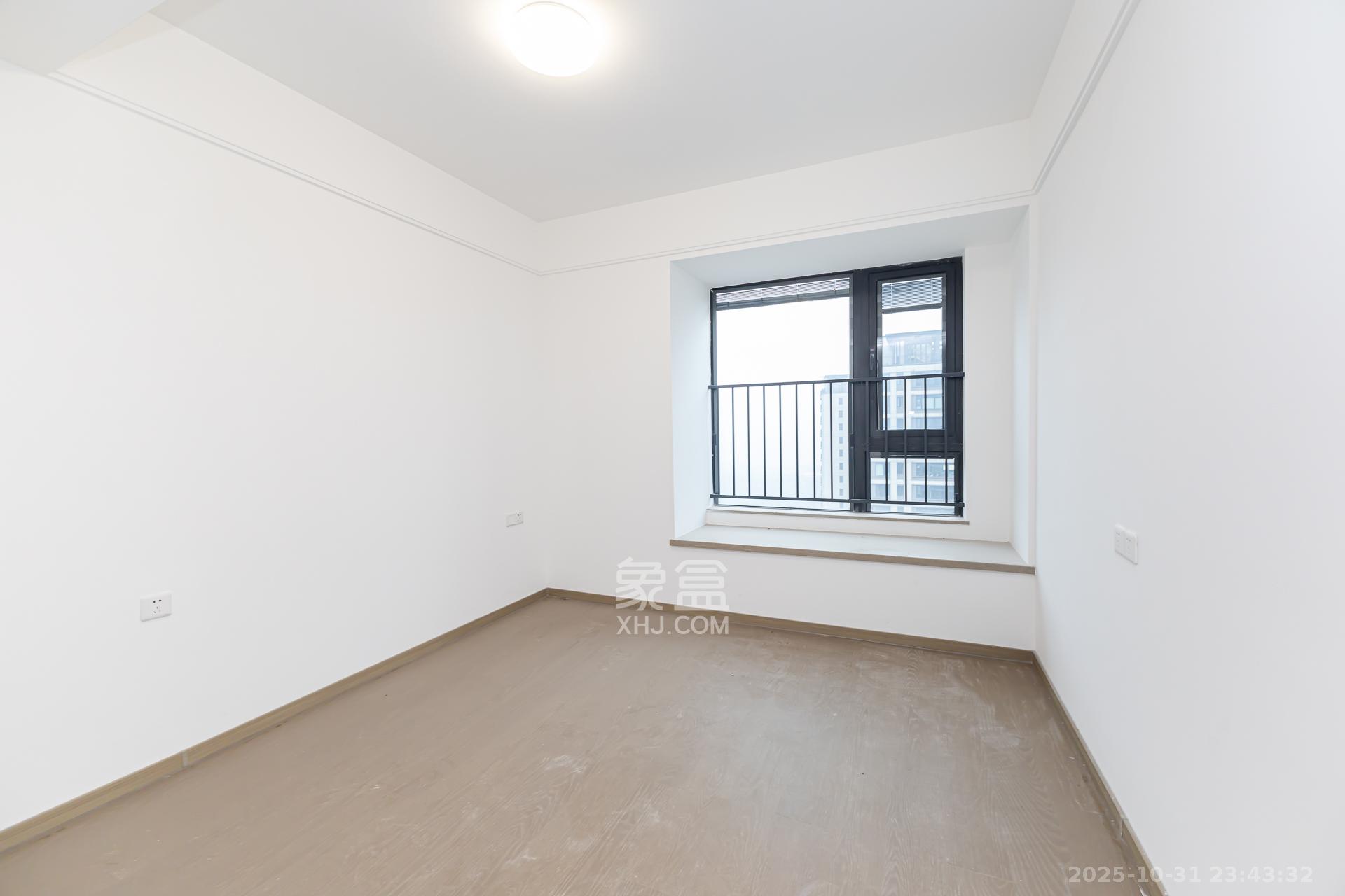 越秀湘江星汇城三期  4室2厅3卫    245.0万卧室