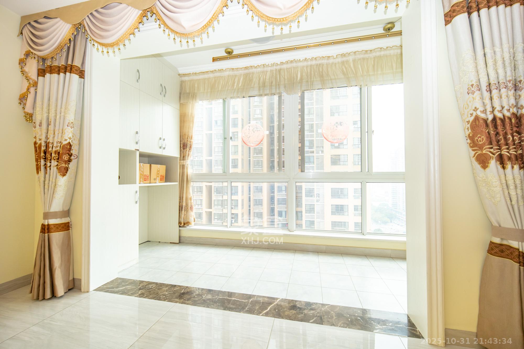 楚天世纪城西苑  3室2厅2卫    79.8万阳台