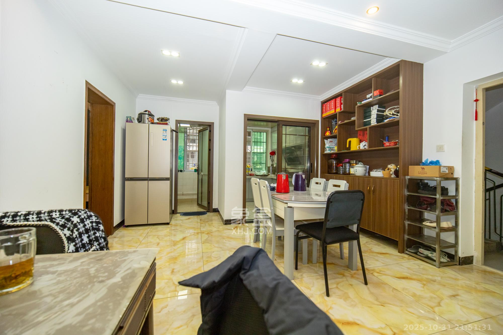 中南汽车世界 3室2厅2卫 39.8万 中南汽车世界 3室2厅2卫 39.8万其他