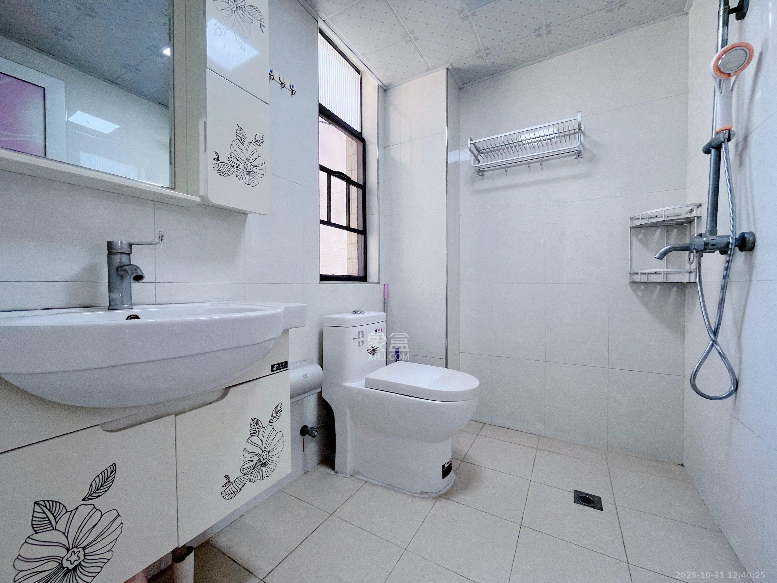 蓝山郡 3室2厅1卫 2000.0元/月 蓝山郡 3室2厅1卫 2000.0元/月室内图