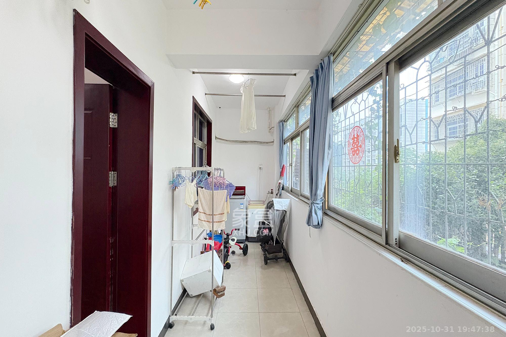 丝茅冲邮电二巷  2室2厅1卫    58.8万 丝茅冲邮电二巷  2室2厅1卫    58.8万阳台