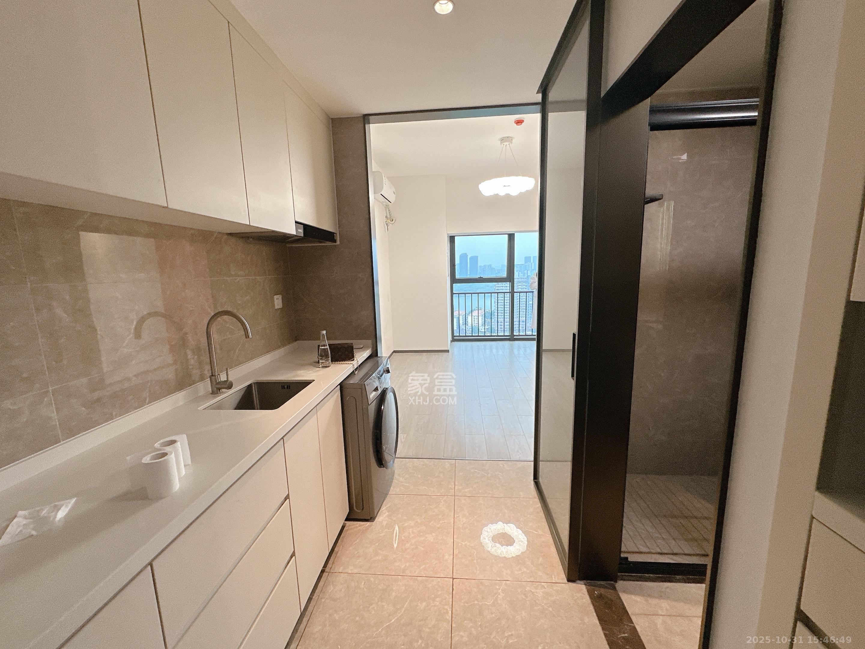 华润置地中心  1室1厅1卫    2100.0元/月 华润置地中心  1室1厅1卫    2100.0元/月室内图