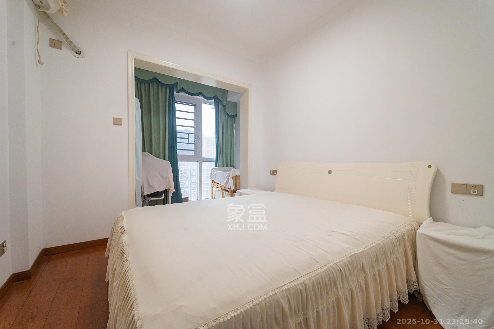 恒基凯旋门一二期  4室2厅2卫    158.8万卧室