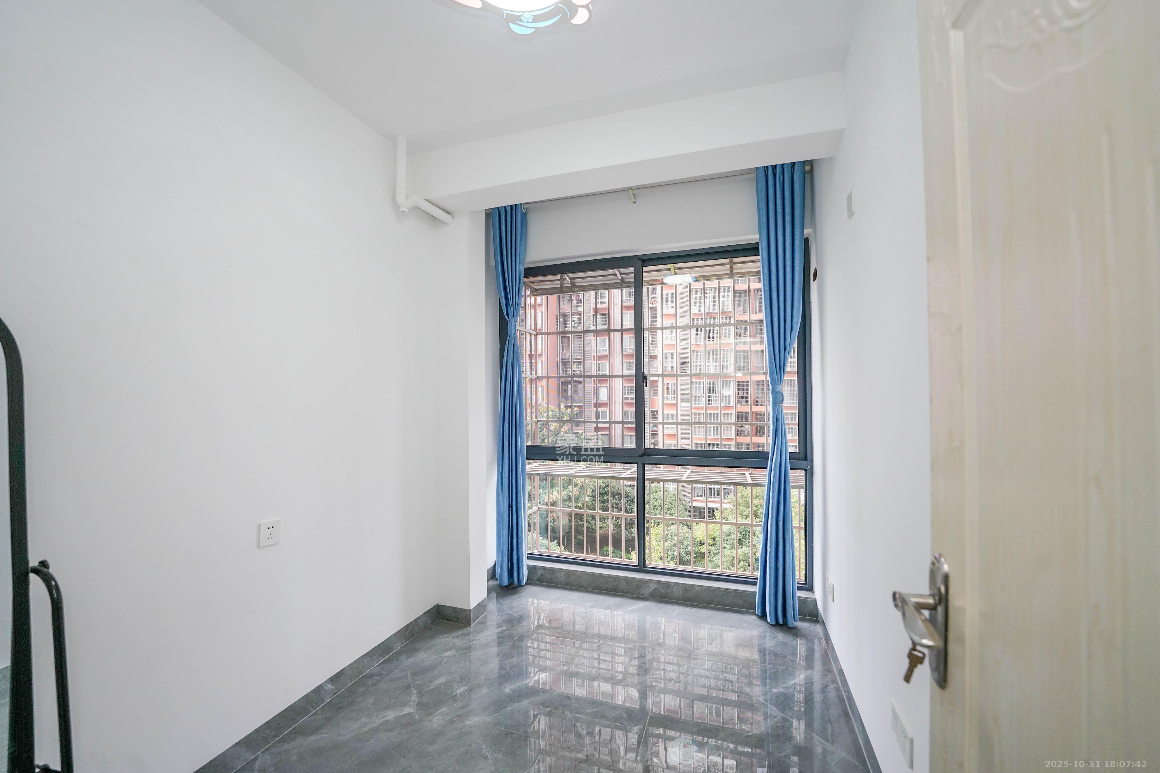 凯富南方鑫城 4室2厅2卫 80.0万 凯富南方鑫城 4室2厅2卫 80.0万卧室