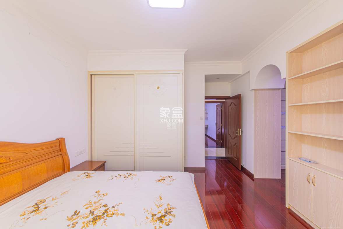 德泽苑 5室2厅2卫 108.0万 德泽苑 5室2厅2卫 108.0万卧室