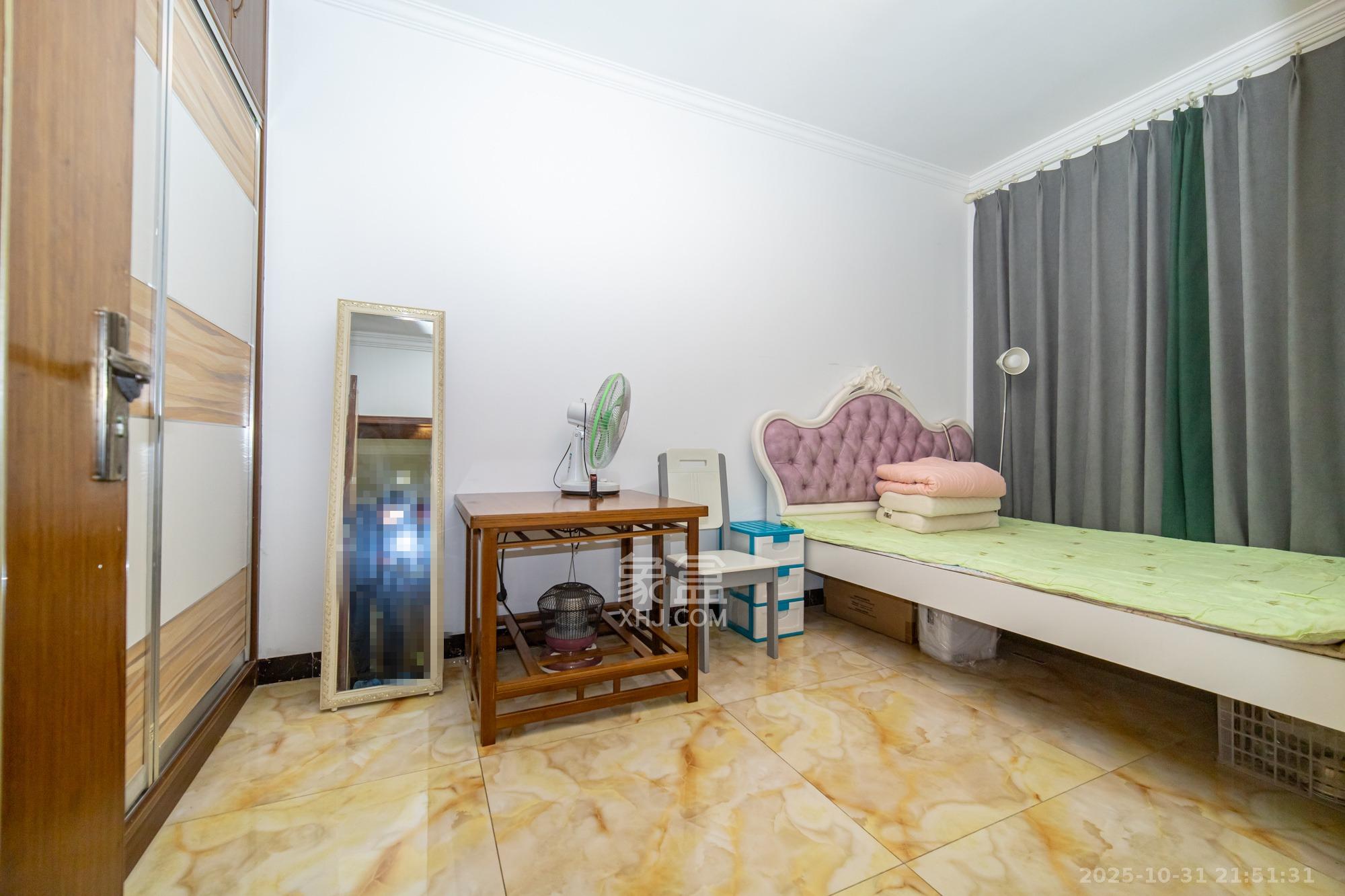 中南汽车世界  3室2厅2卫    39.8万卧室