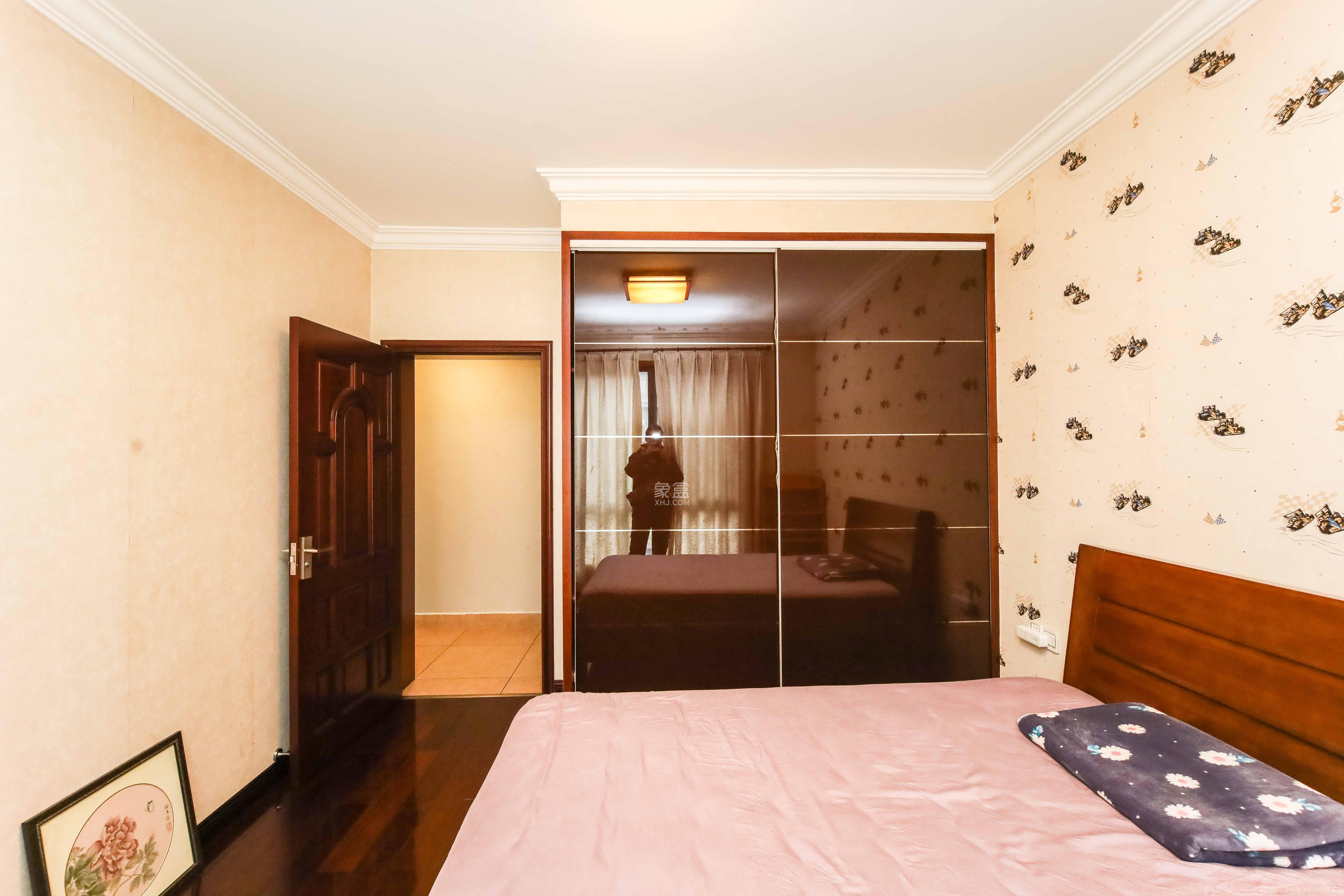 星城世家  4室2厅2卫    223.0万 星城世家  4室2厅2卫    223.0万卧室