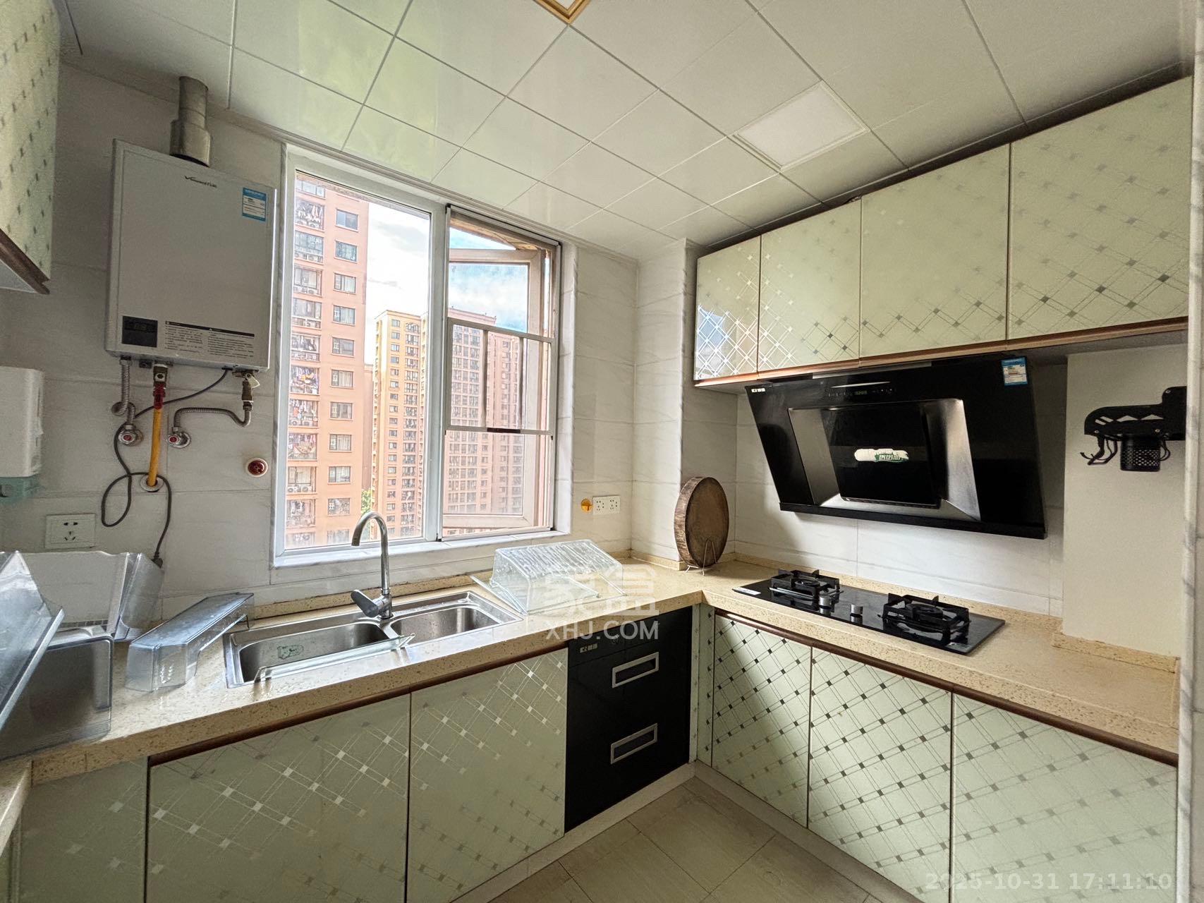 丽发新城  3室2厅2卫    2300.0元/月室内图