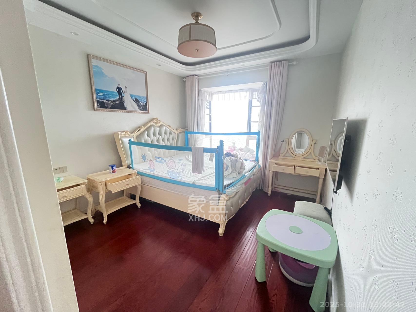 江山帝景雅典  3室2厅2卫    3400.0元/月室内图