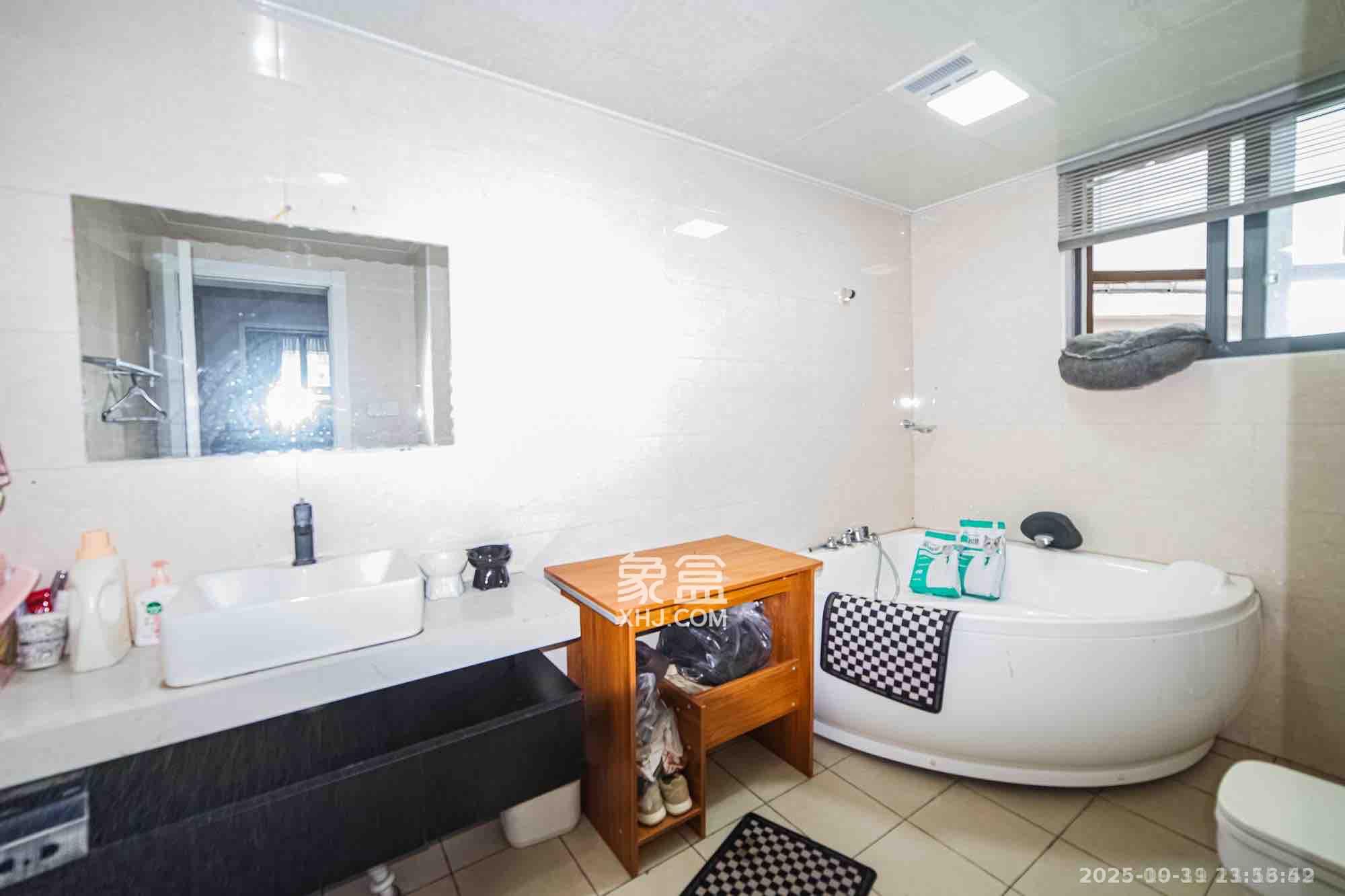 湘江世纪城富湾国际  4室2厅2卫    8000.0元/月室内图