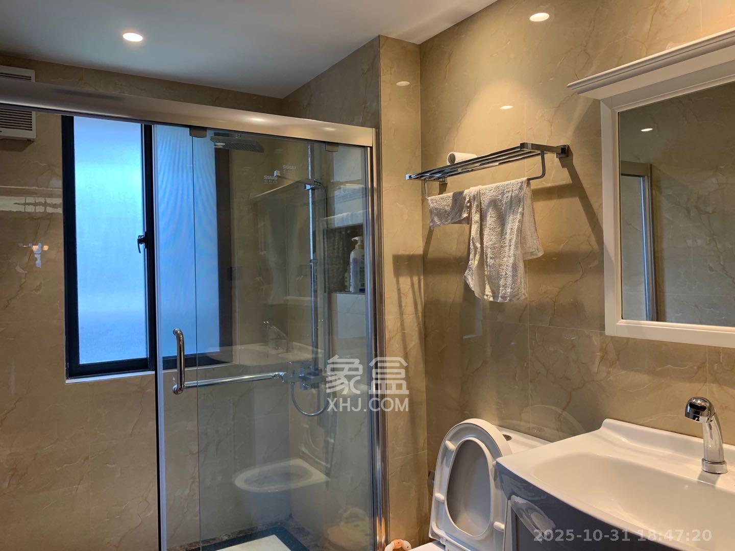 藏珑湖上国际花园  4室2厅2卫    7500.0元/月室内图