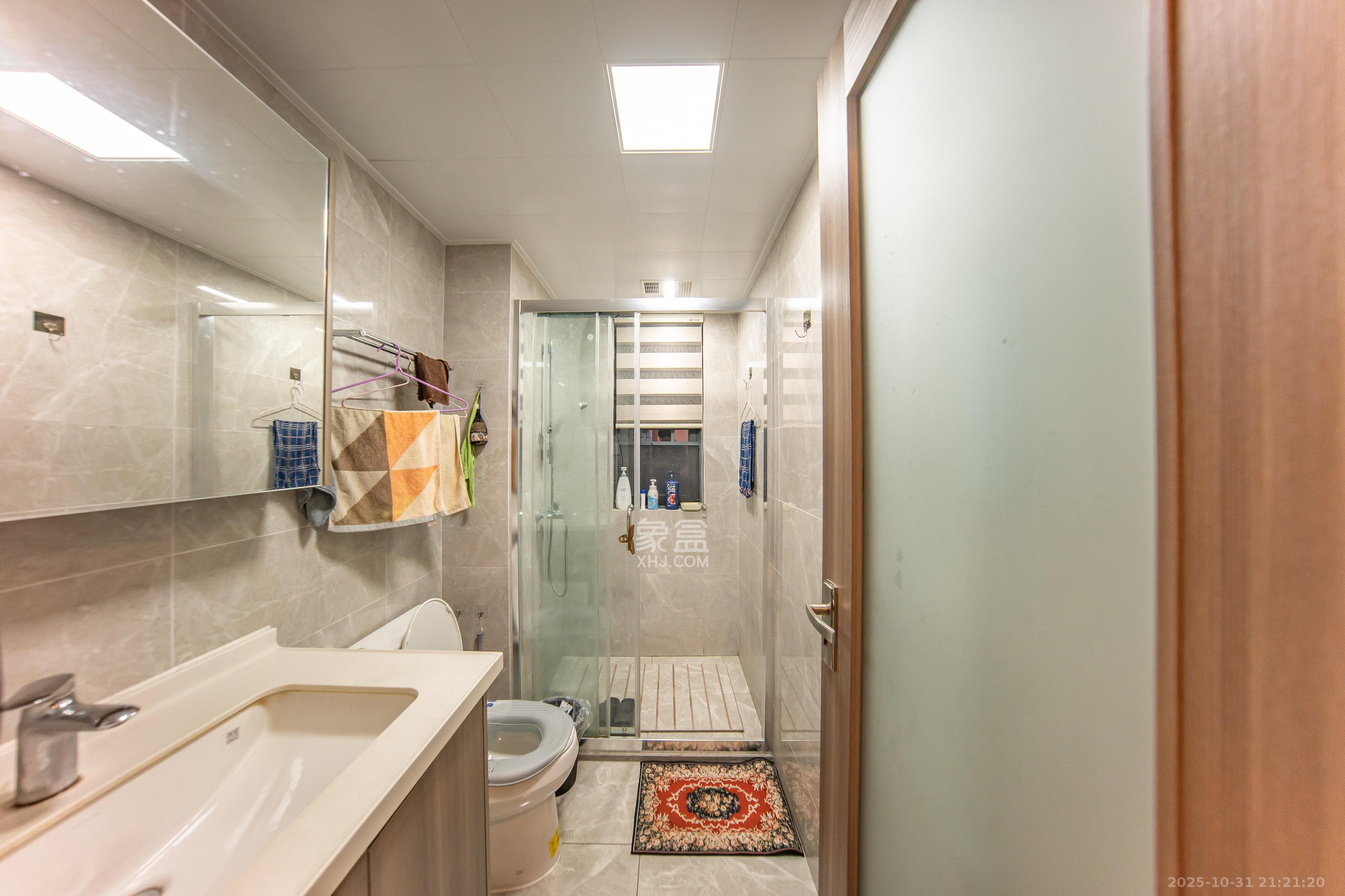 中海阅麓山二期  3室2厅2卫    170.0万卫生间