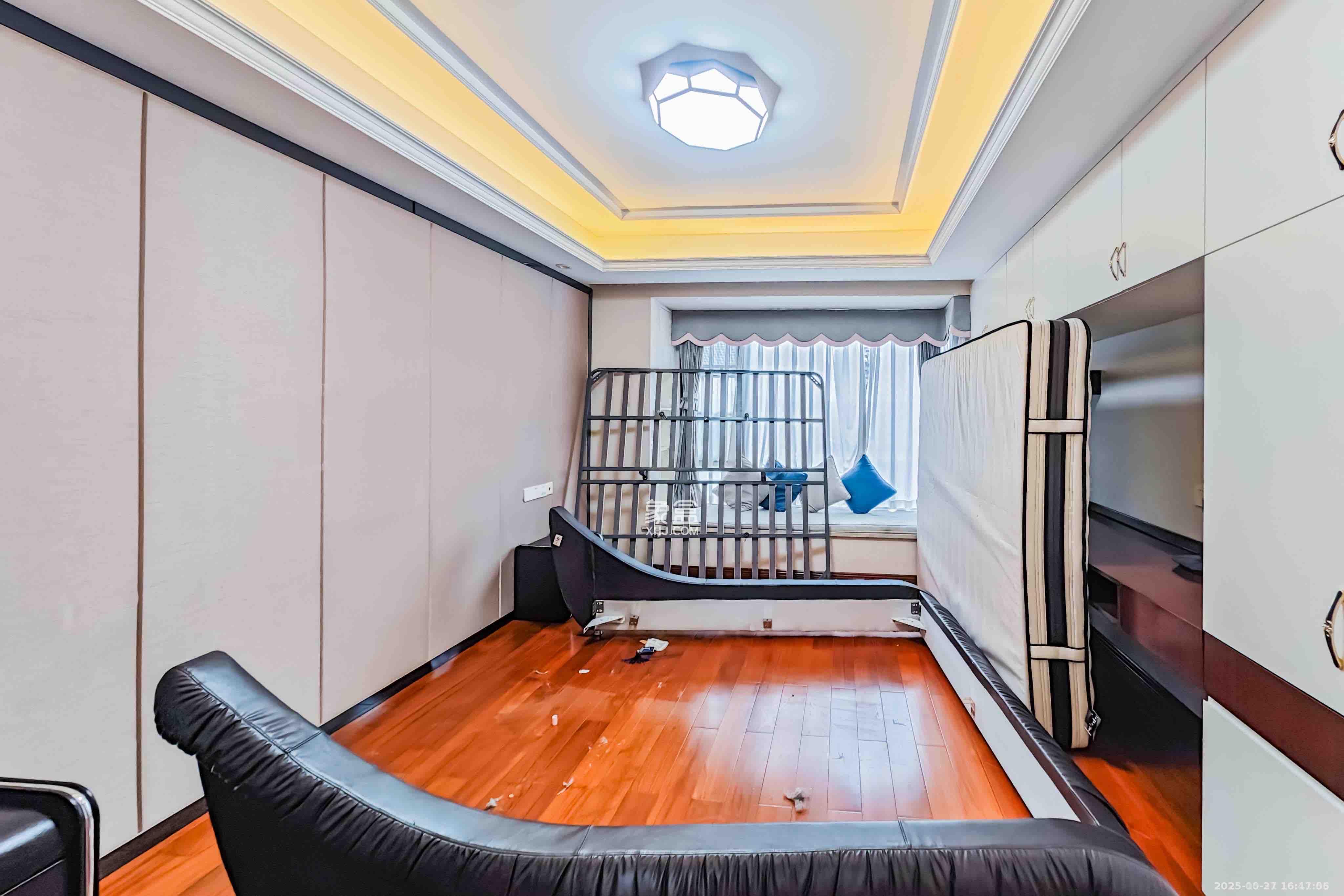 京武浪琴山一、二期  4室1厅2卫    10000.0元/月室内图