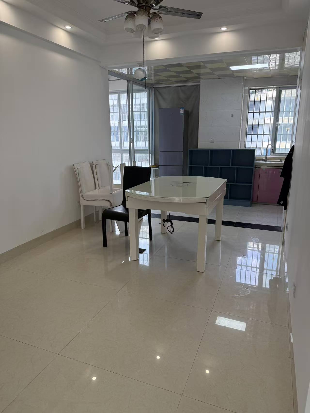 海航城  3室2厅2卫    2500.0元/月室内图1